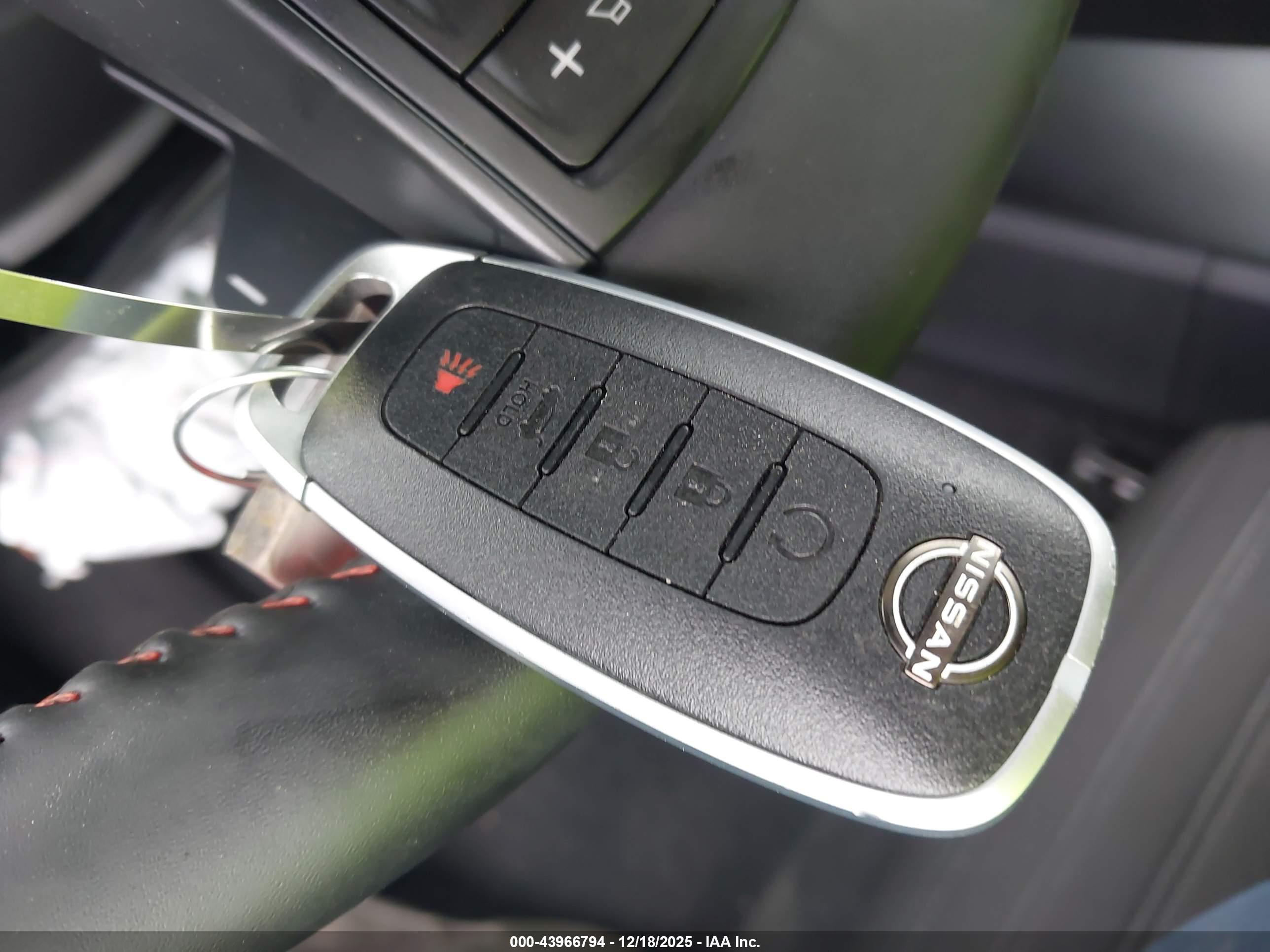 NISSAN ROGUE image 11