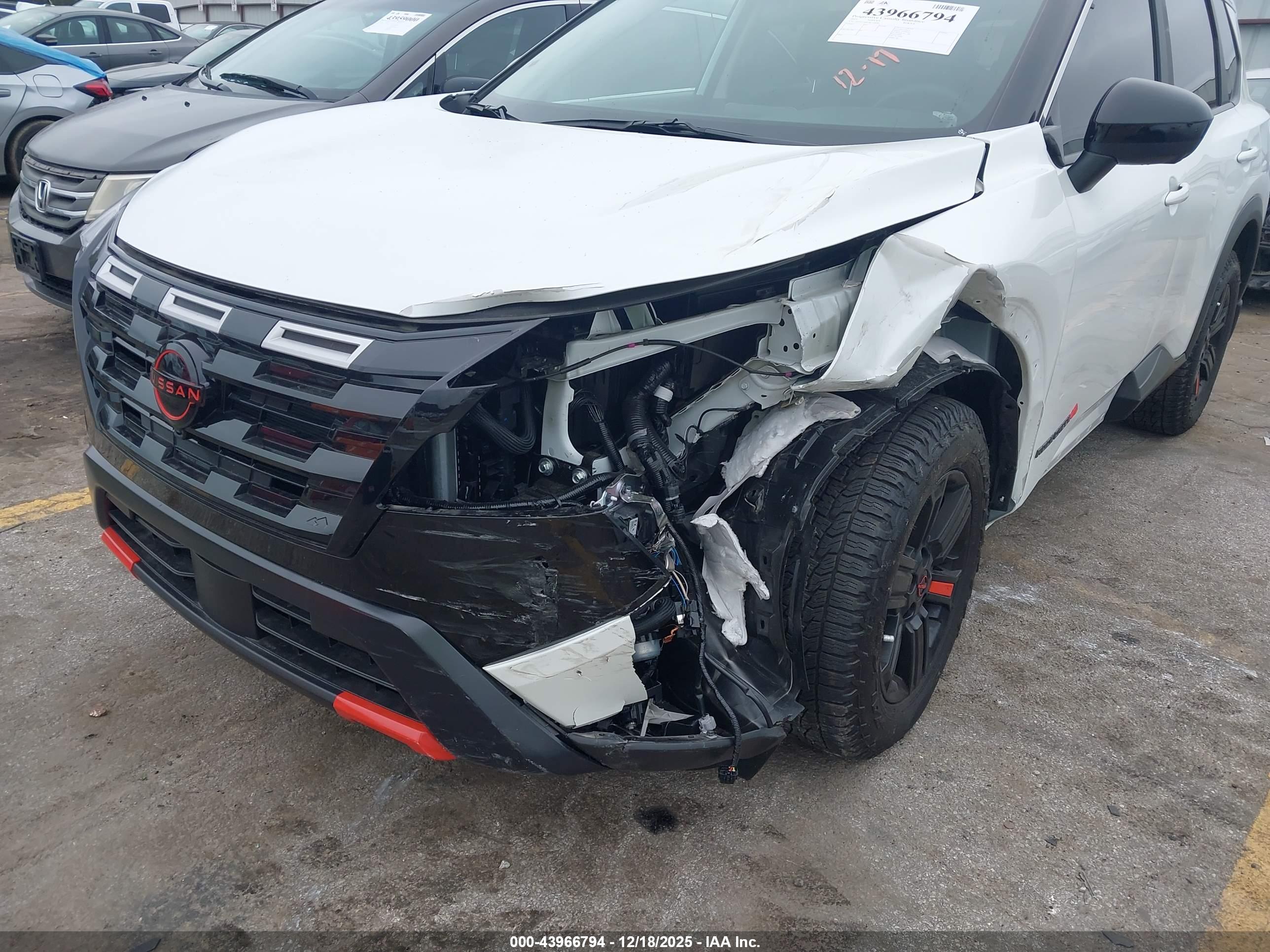 NISSAN ROGUE image 6