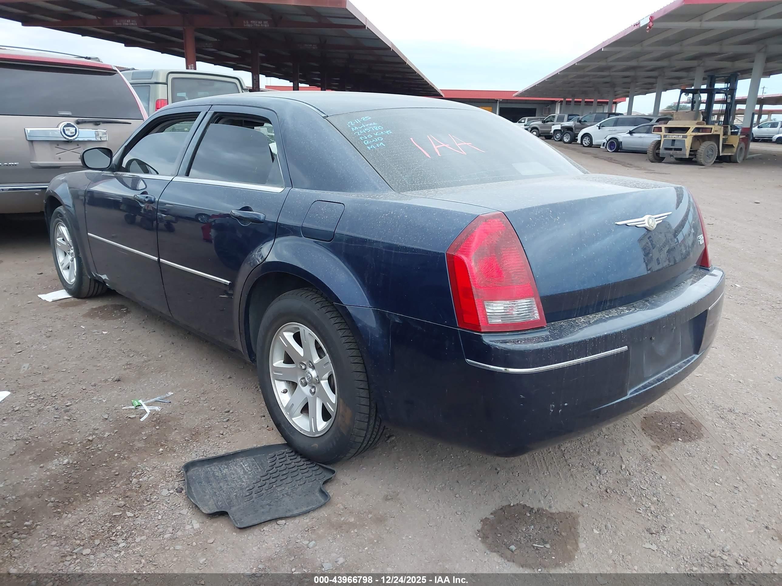 CHRYSLER 300 image 3