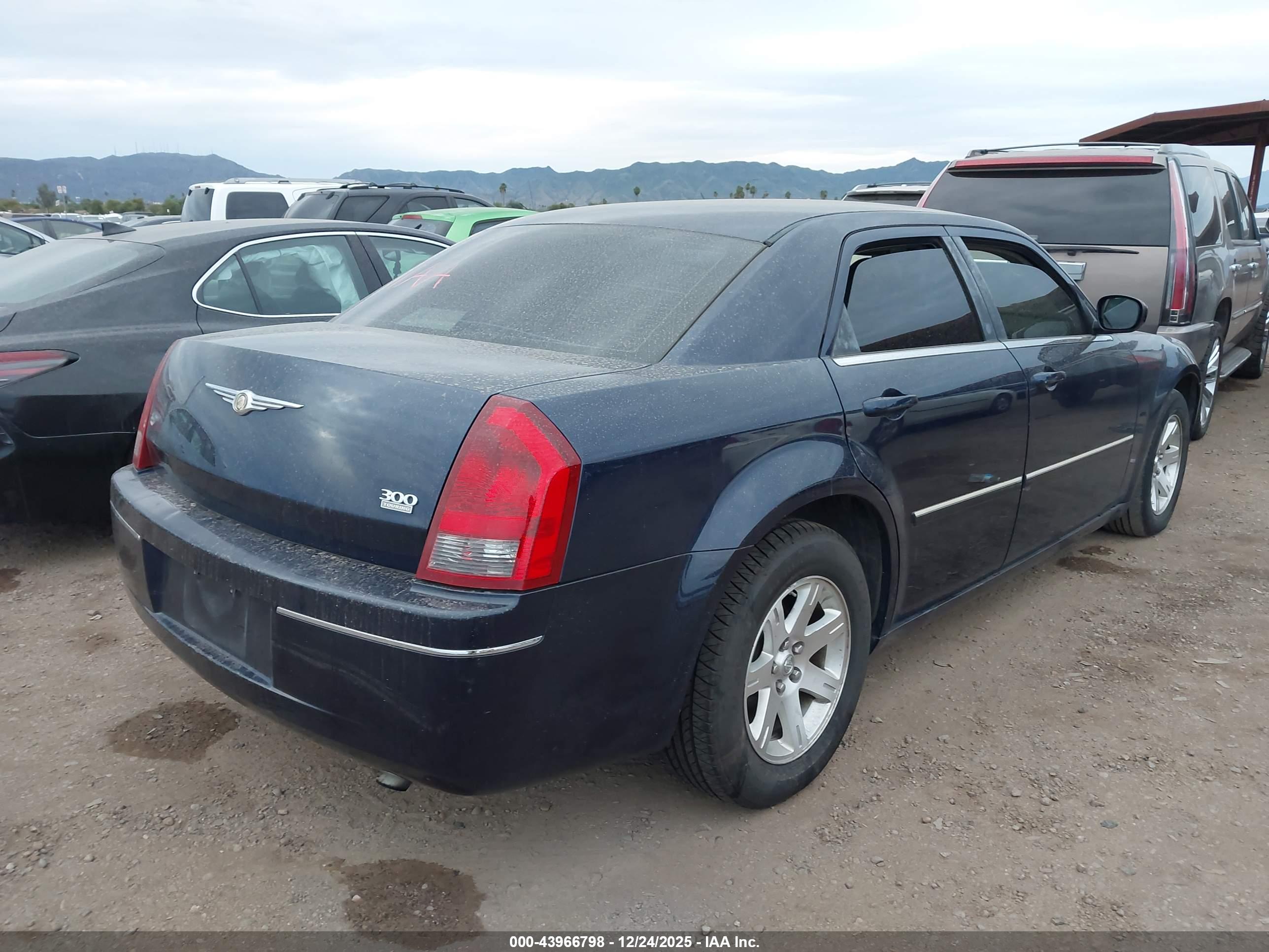 CHRYSLER 300 image 4