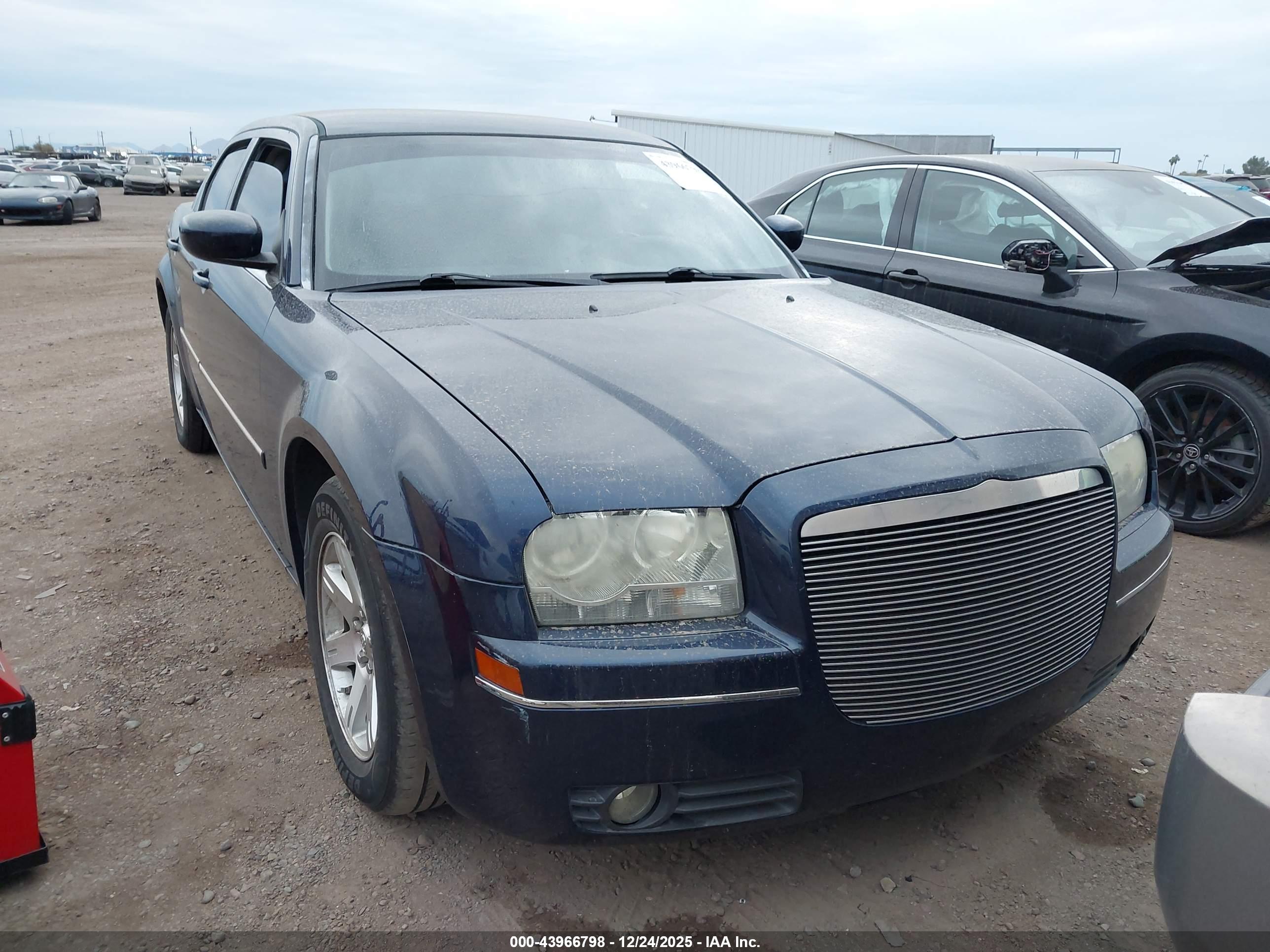 CHRYSLER 300 image 6