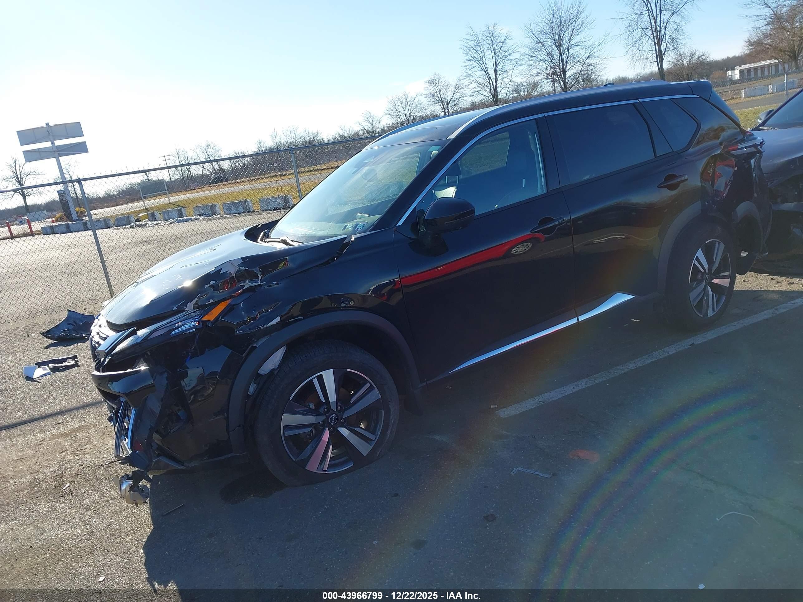 NISSAN ROGUE image 2