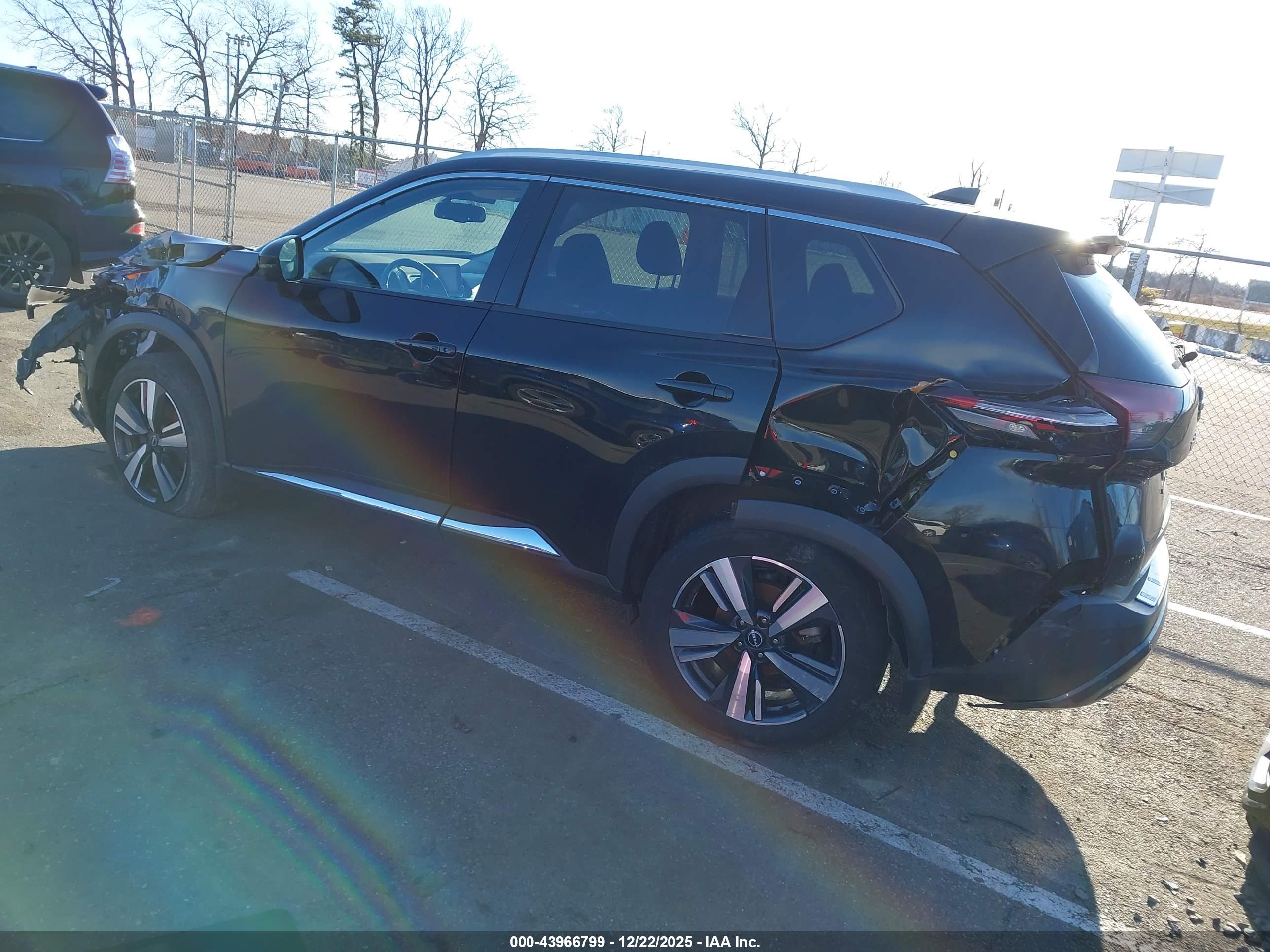 NISSAN ROGUE image 3