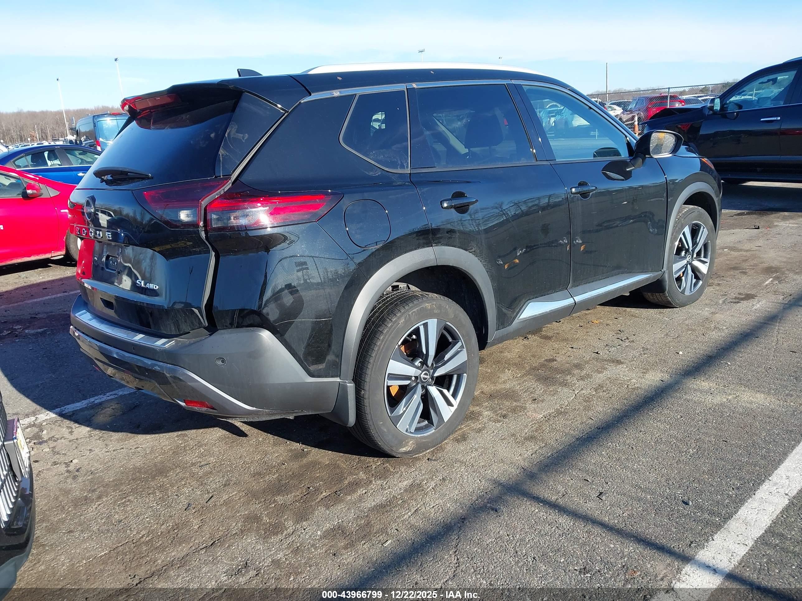 NISSAN ROGUE image 4