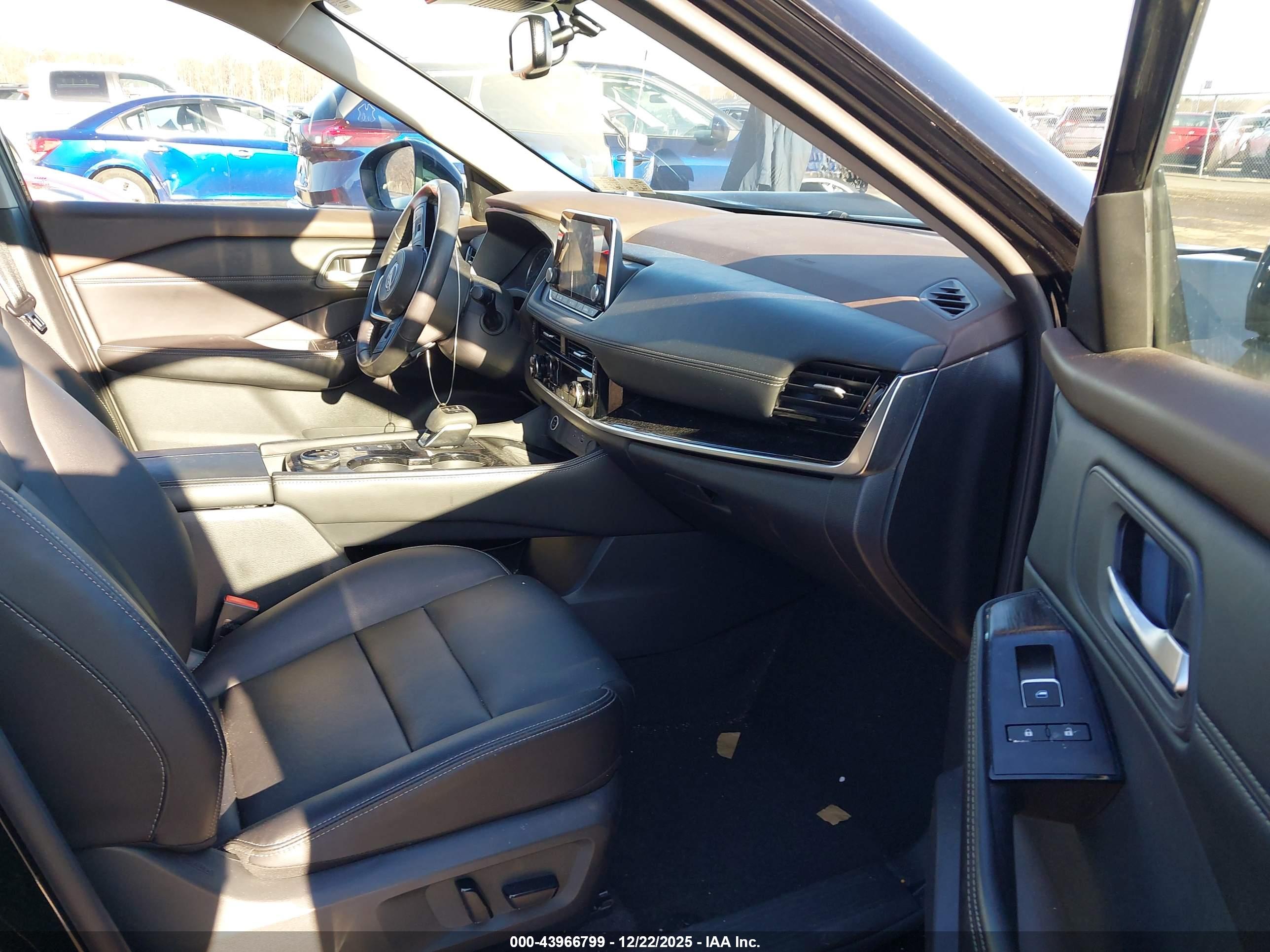NISSAN ROGUE image 5