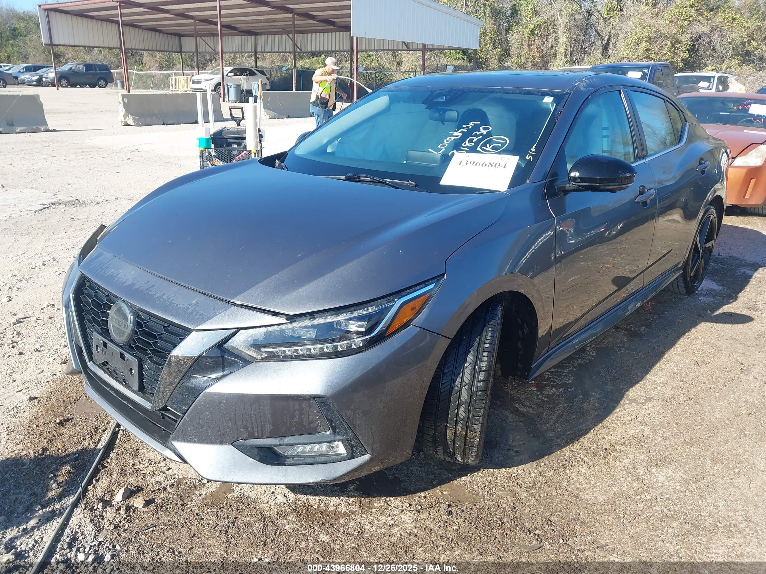 NISSAN SENTRA image 2