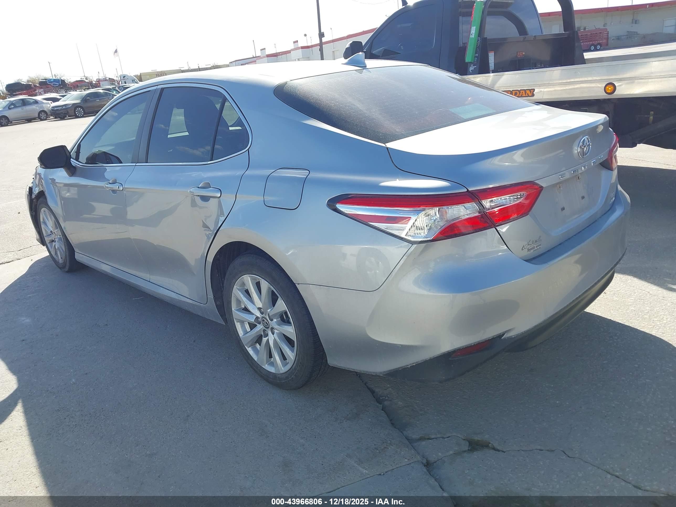 TOYOTA CAMRY image 3