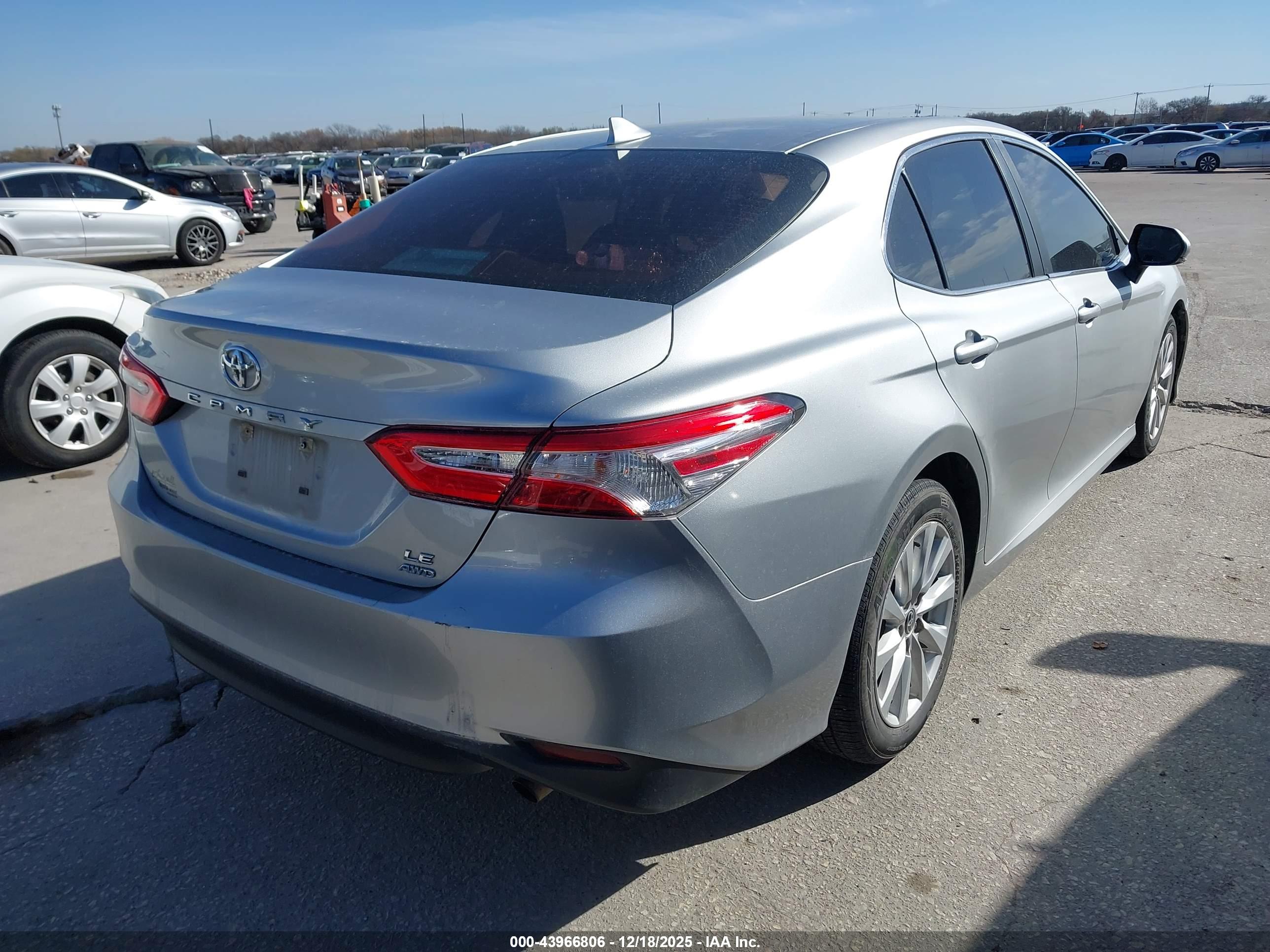 TOYOTA CAMRY image 4