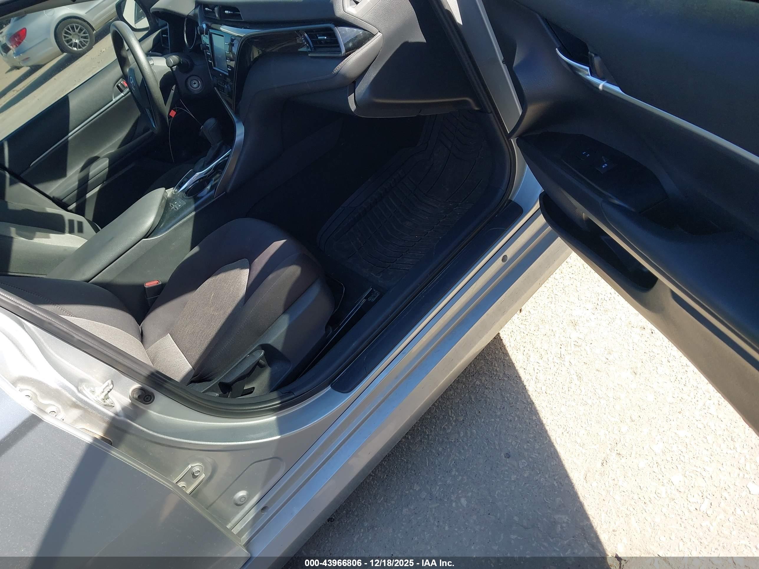 TOYOTA CAMRY image 5