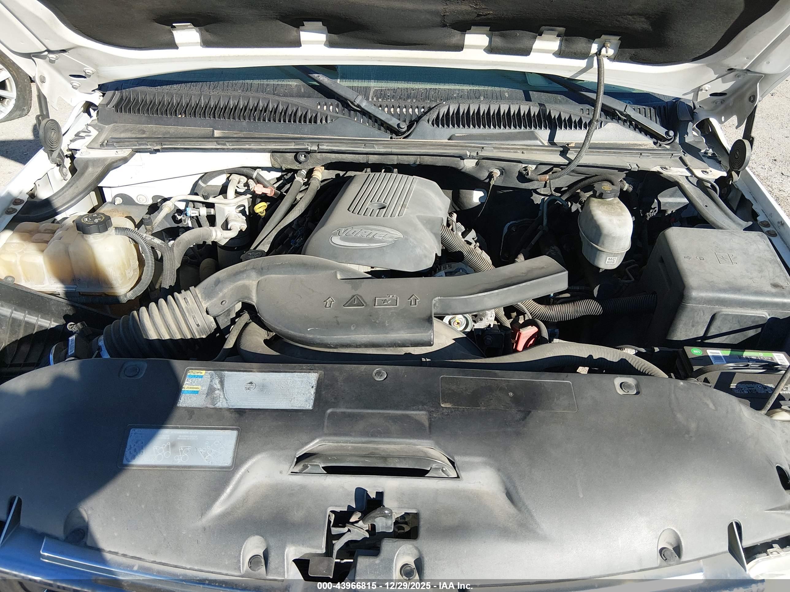 CHEVROLET TAHOE image 10