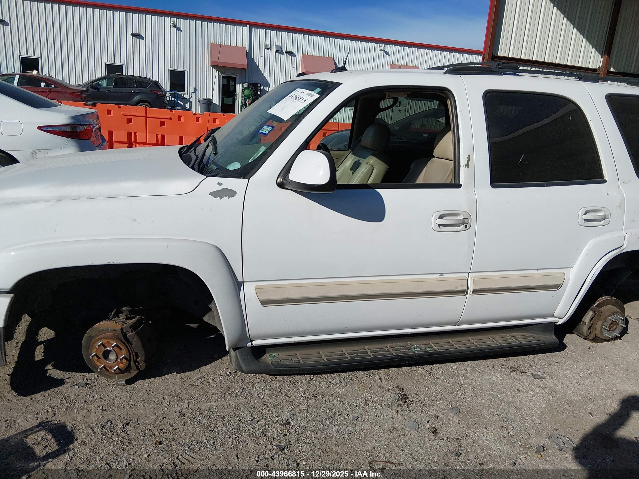 CHEVROLET TAHOE image 6