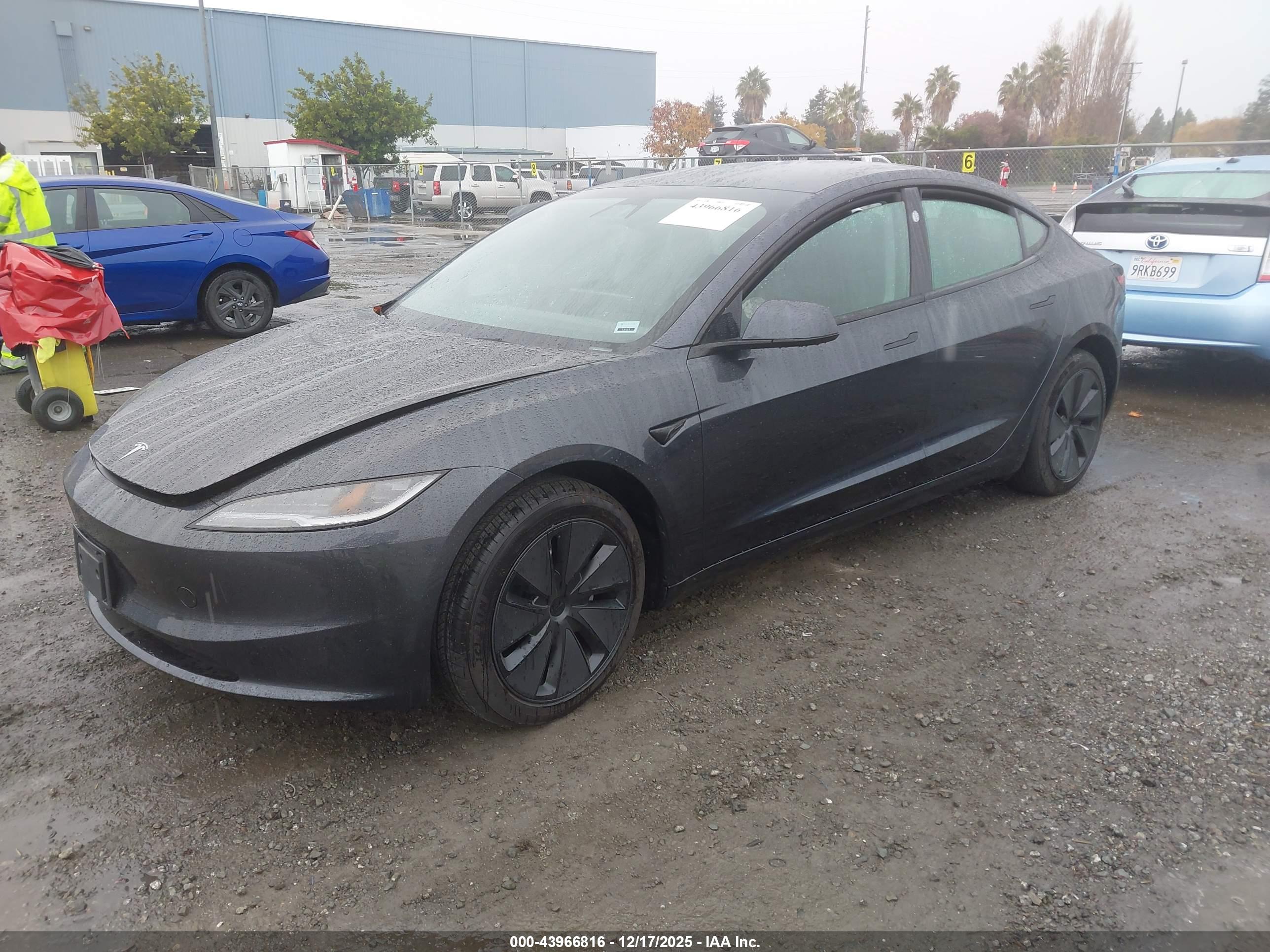 TESLA MODEL image 2