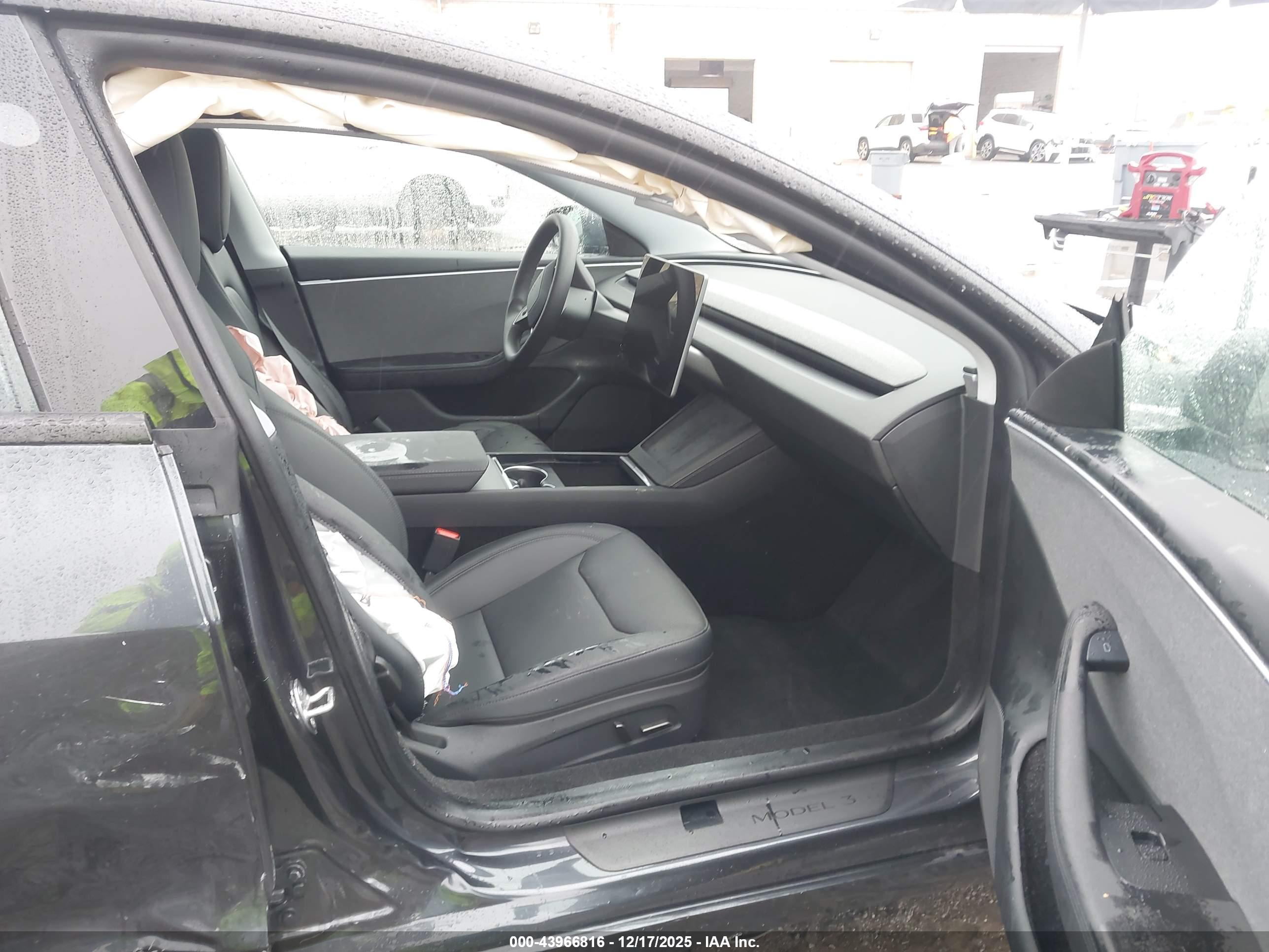 TESLA MODEL image 5