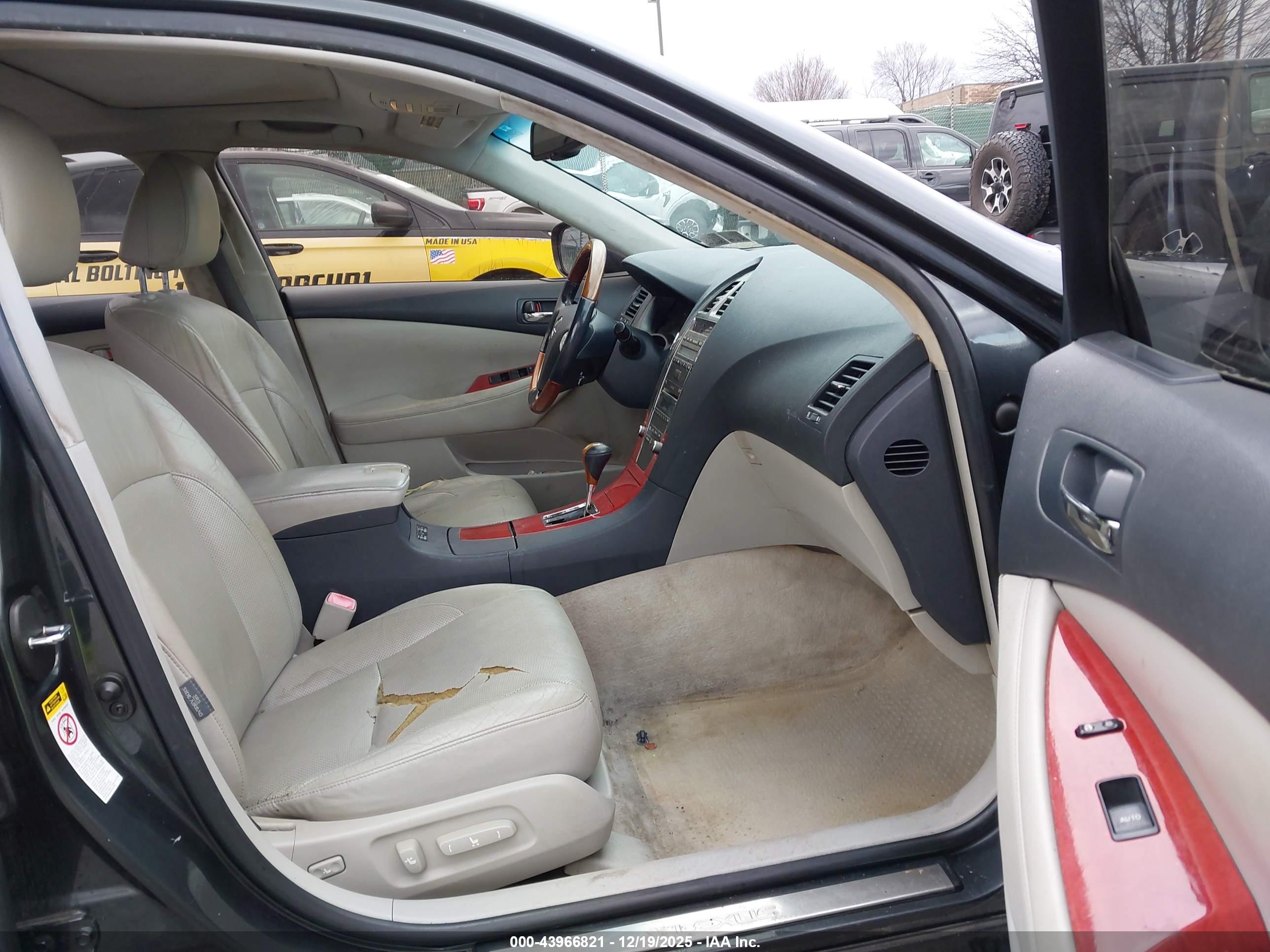 LEXUS ES image 5