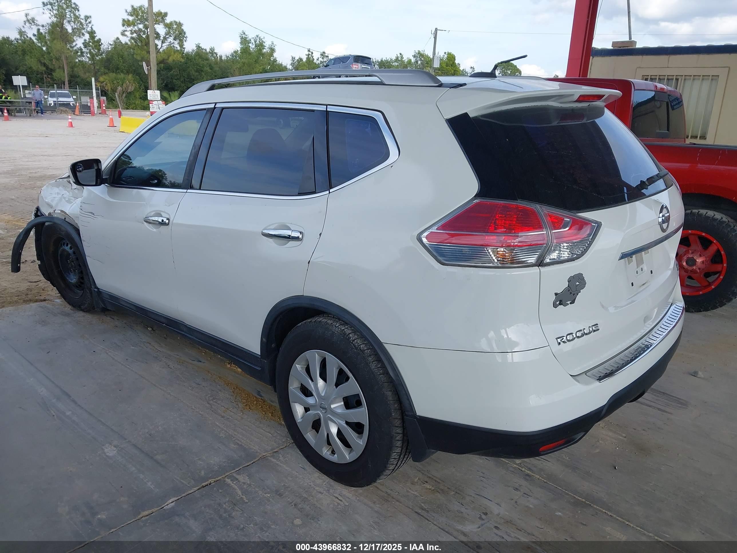 NISSAN ROGUE image 3