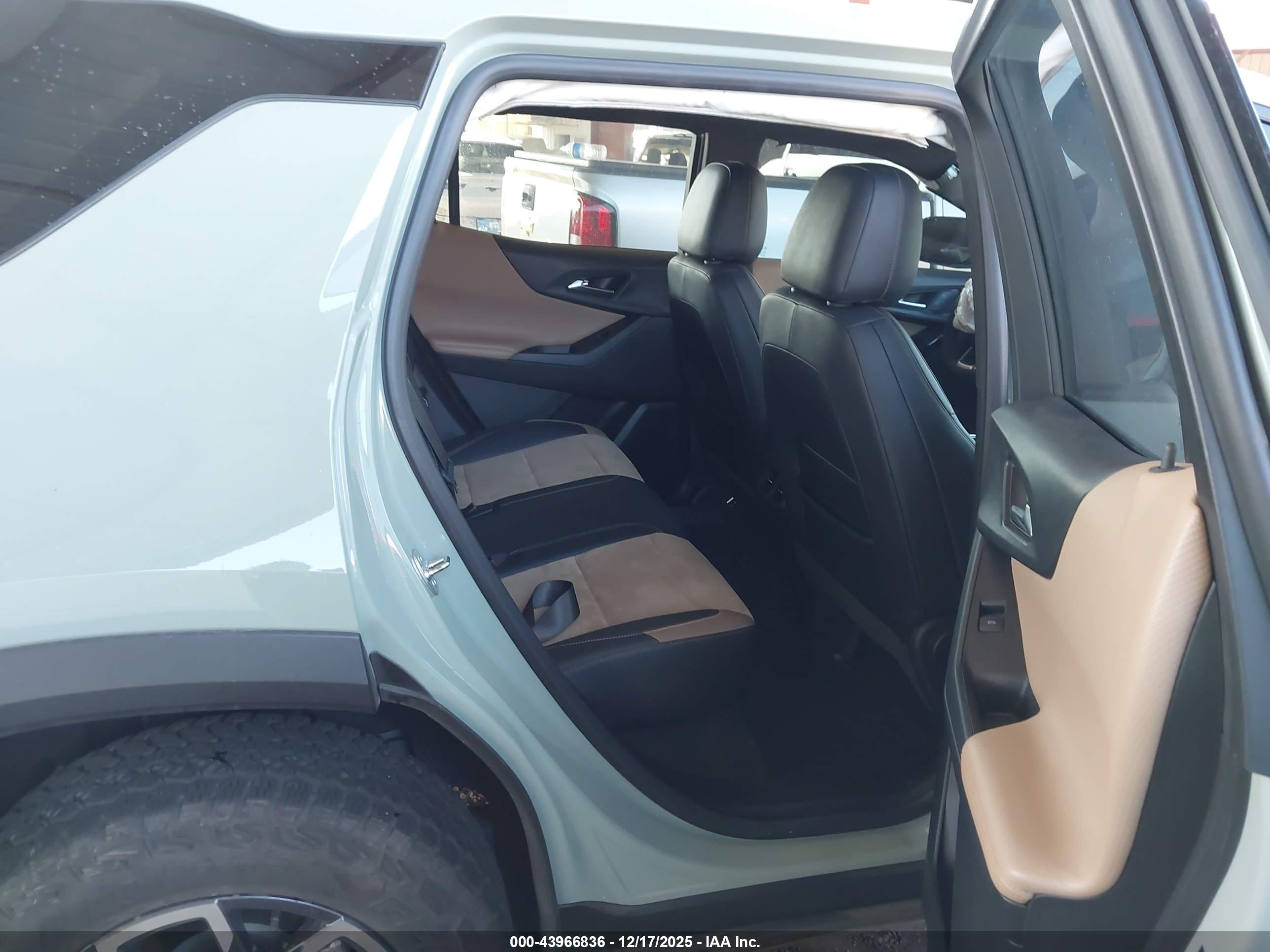 CHEVROLET EQUINOX image 8
