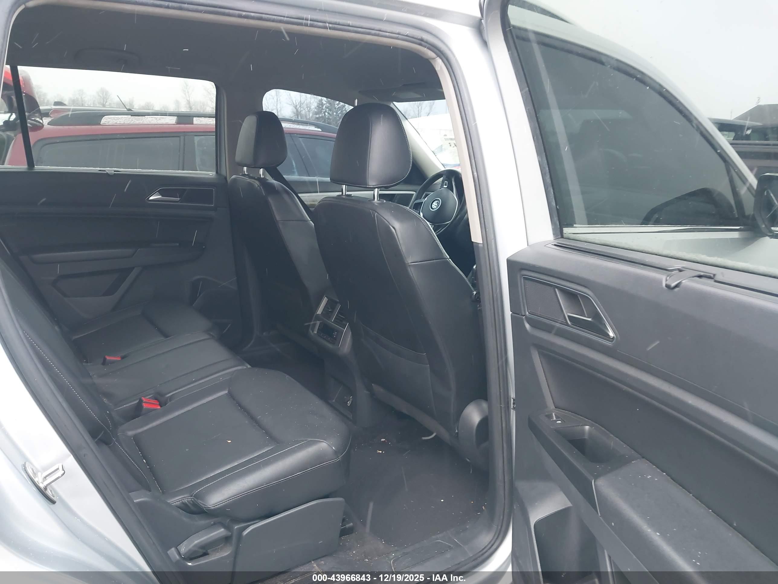 VOLKSWAGEN ATLAS image 8