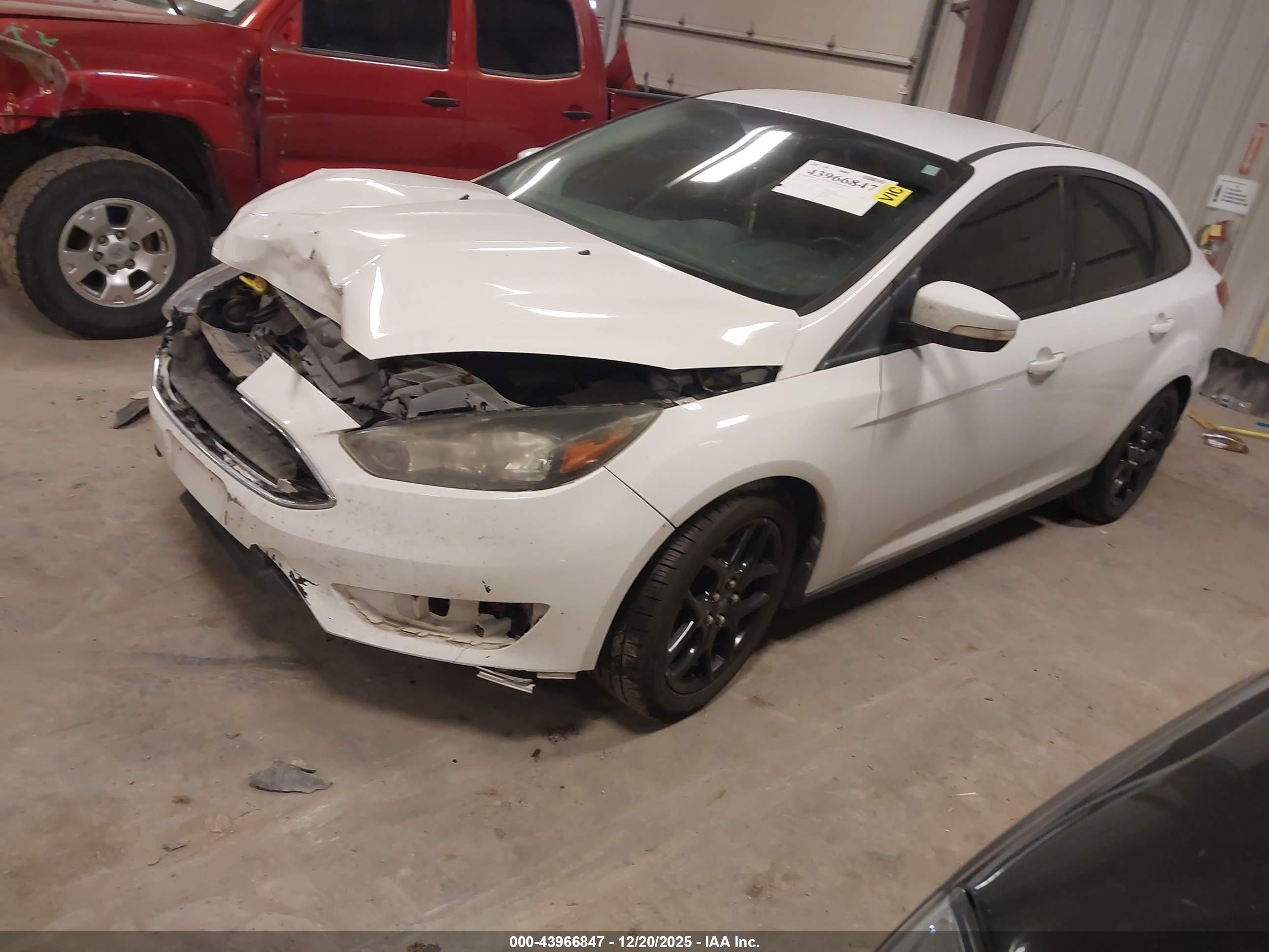 FORD FOCUS image 2