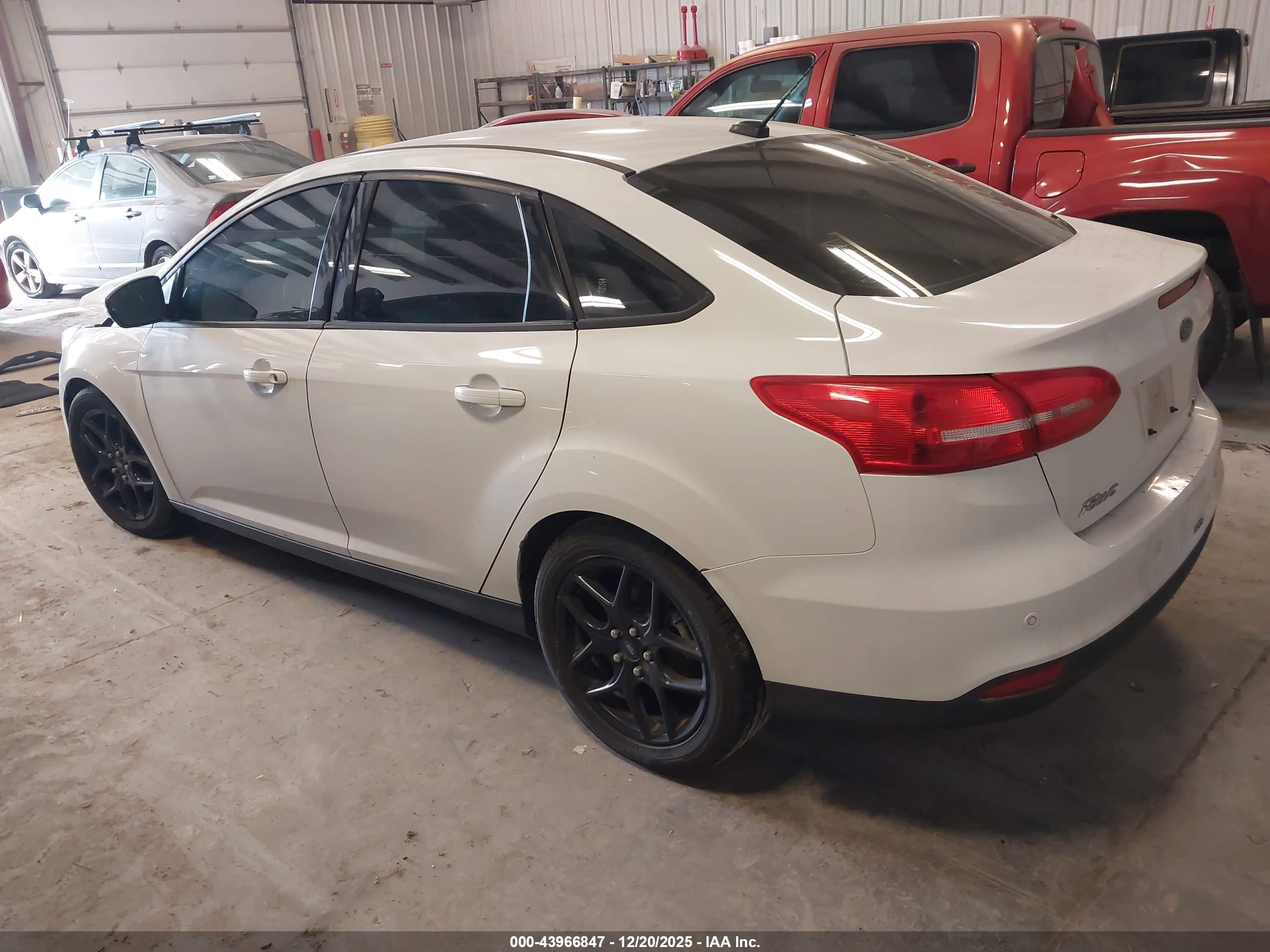 FORD FOCUS image 3