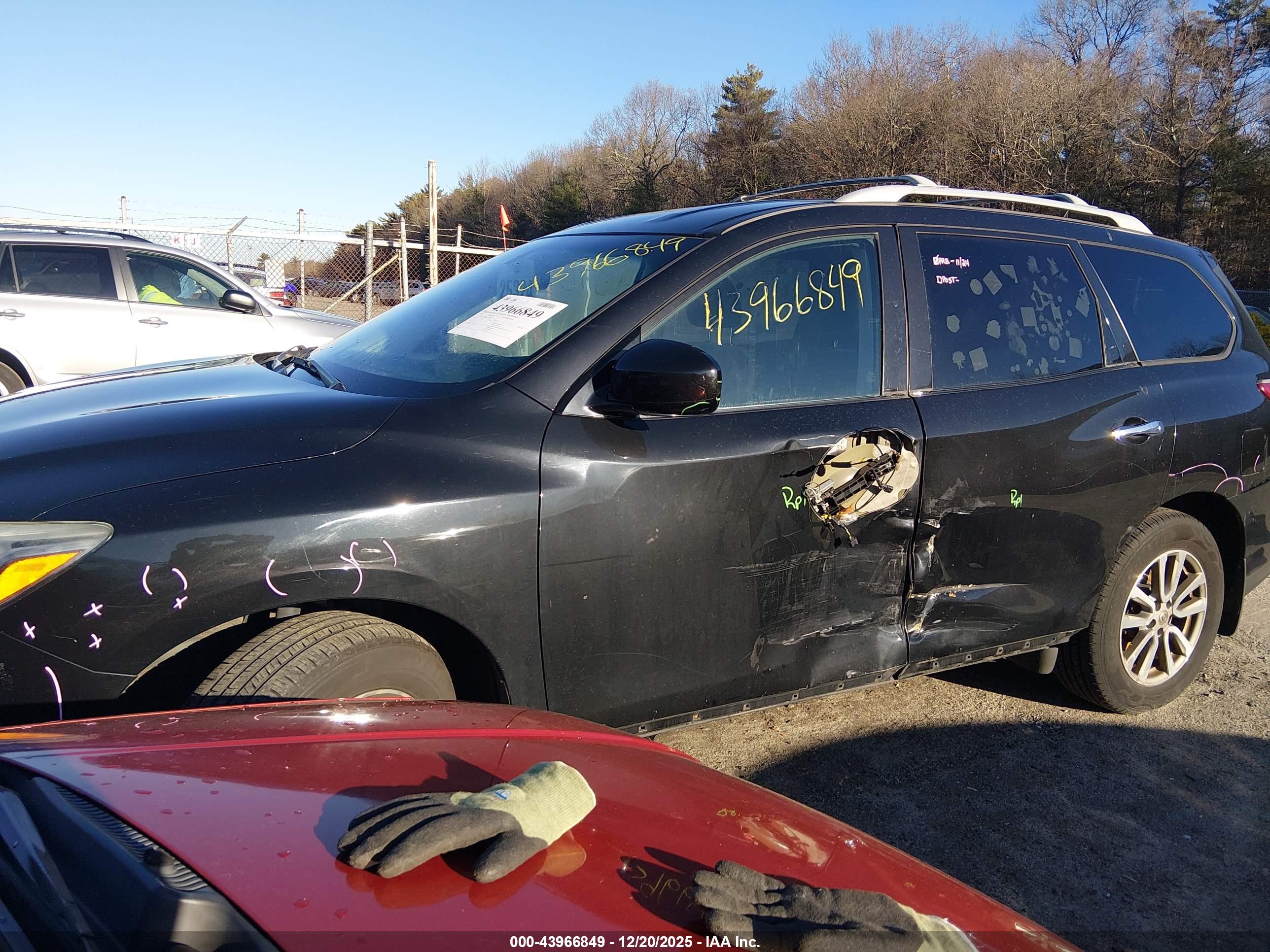 NISSAN PATHFINDER image 2