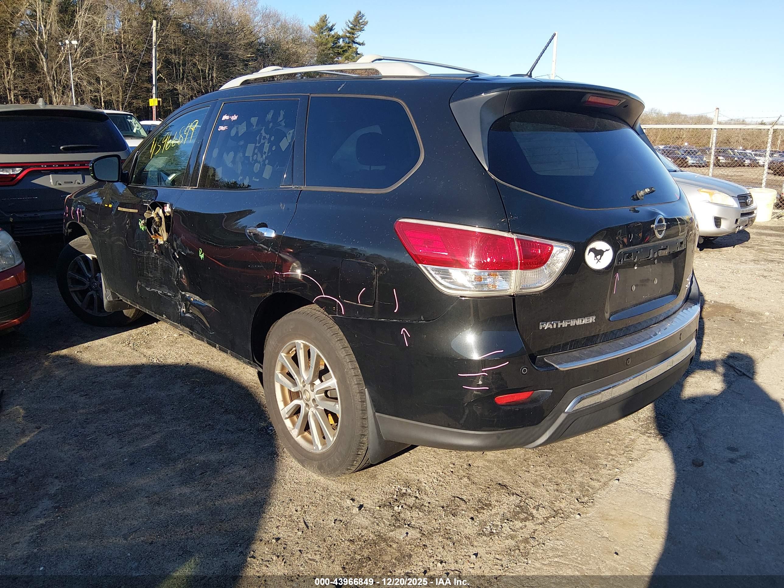 NISSAN PATHFINDER image 3