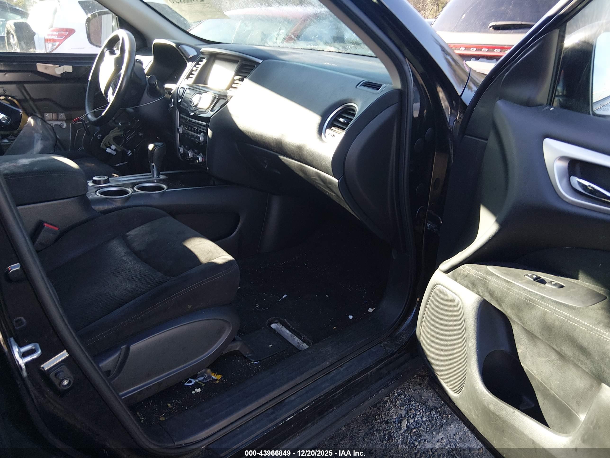 NISSAN PATHFINDER image 5