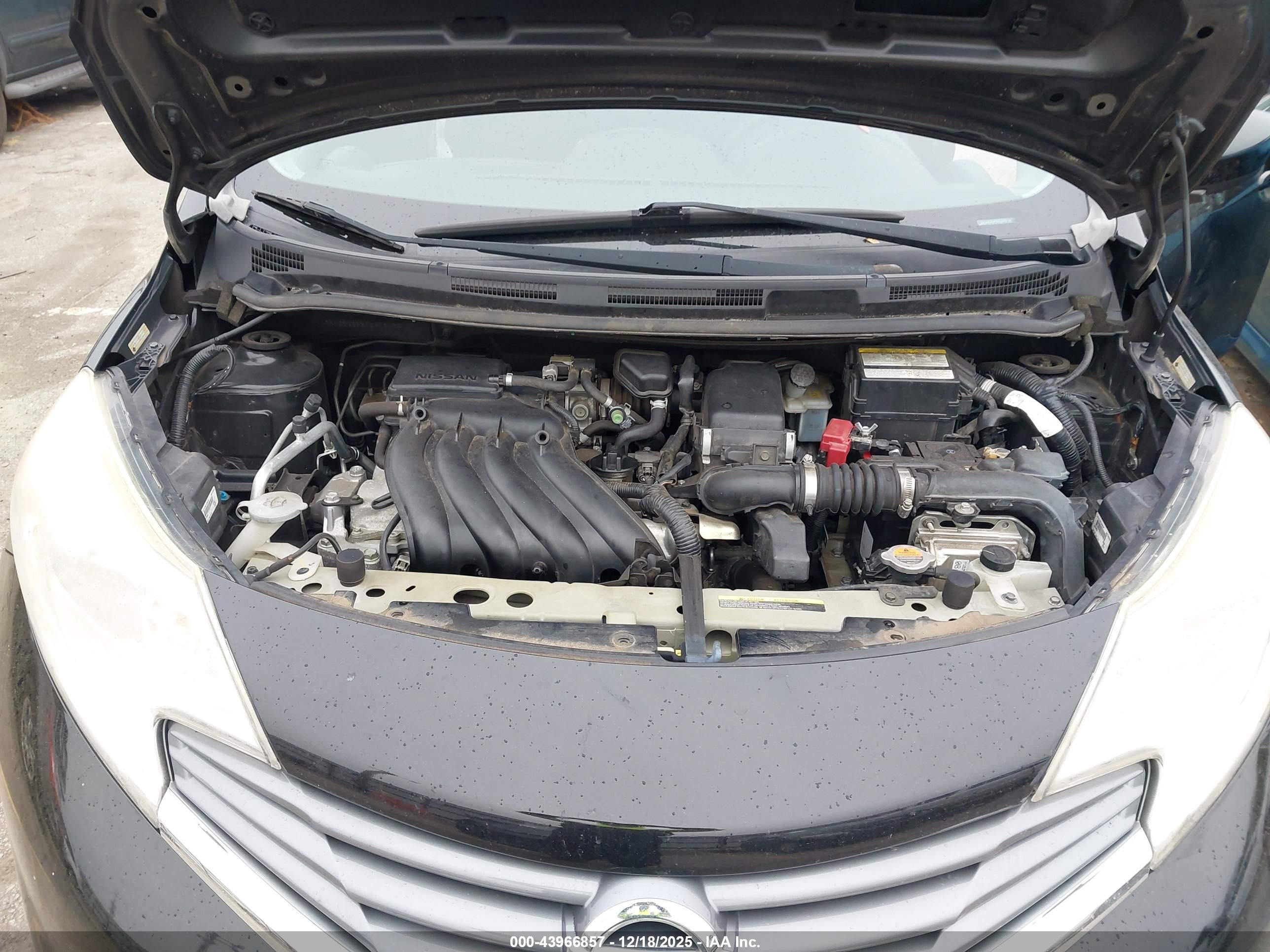 NISSAN VERSA image 10