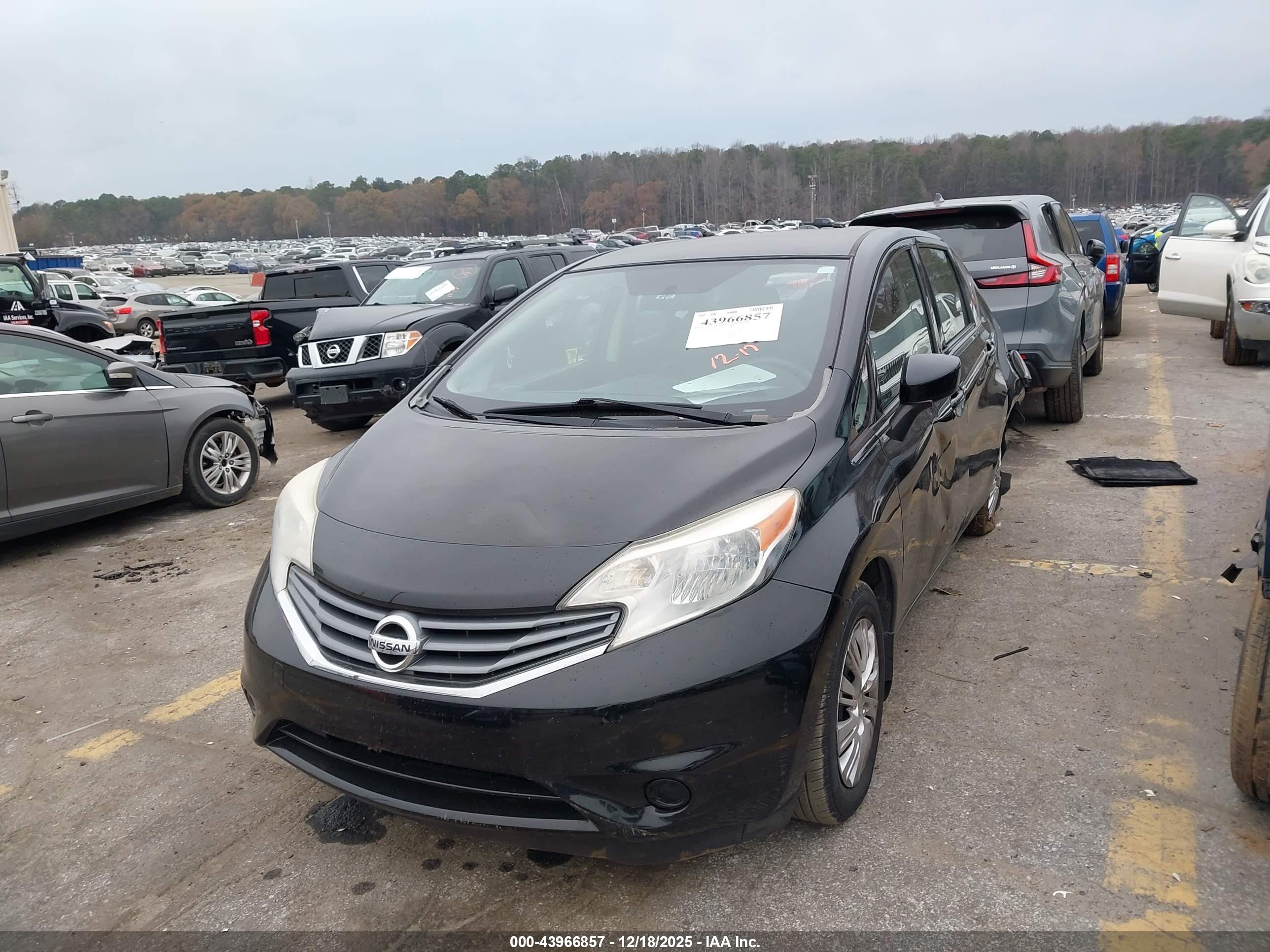 NISSAN VERSA image 2