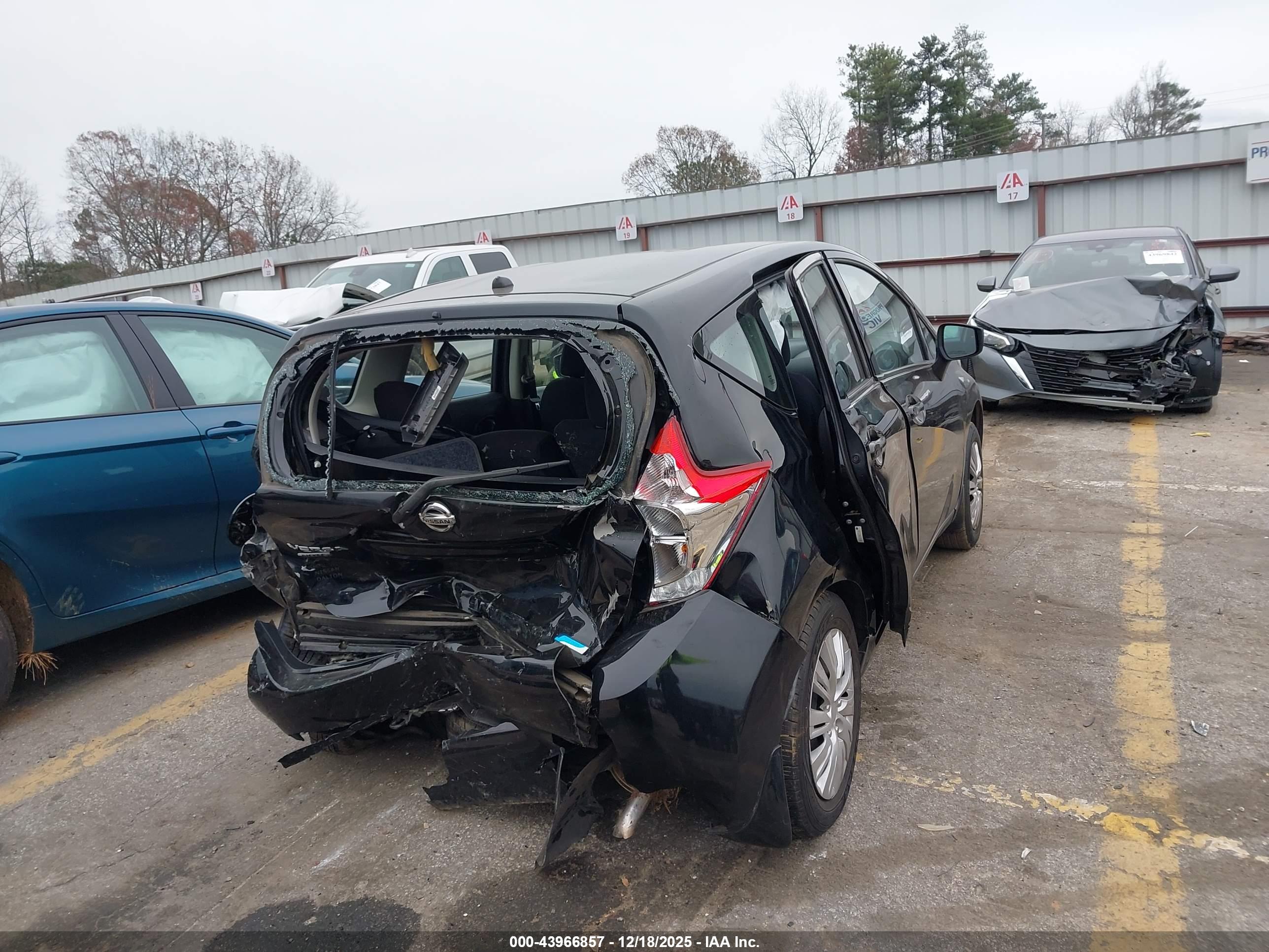 NISSAN VERSA image 4