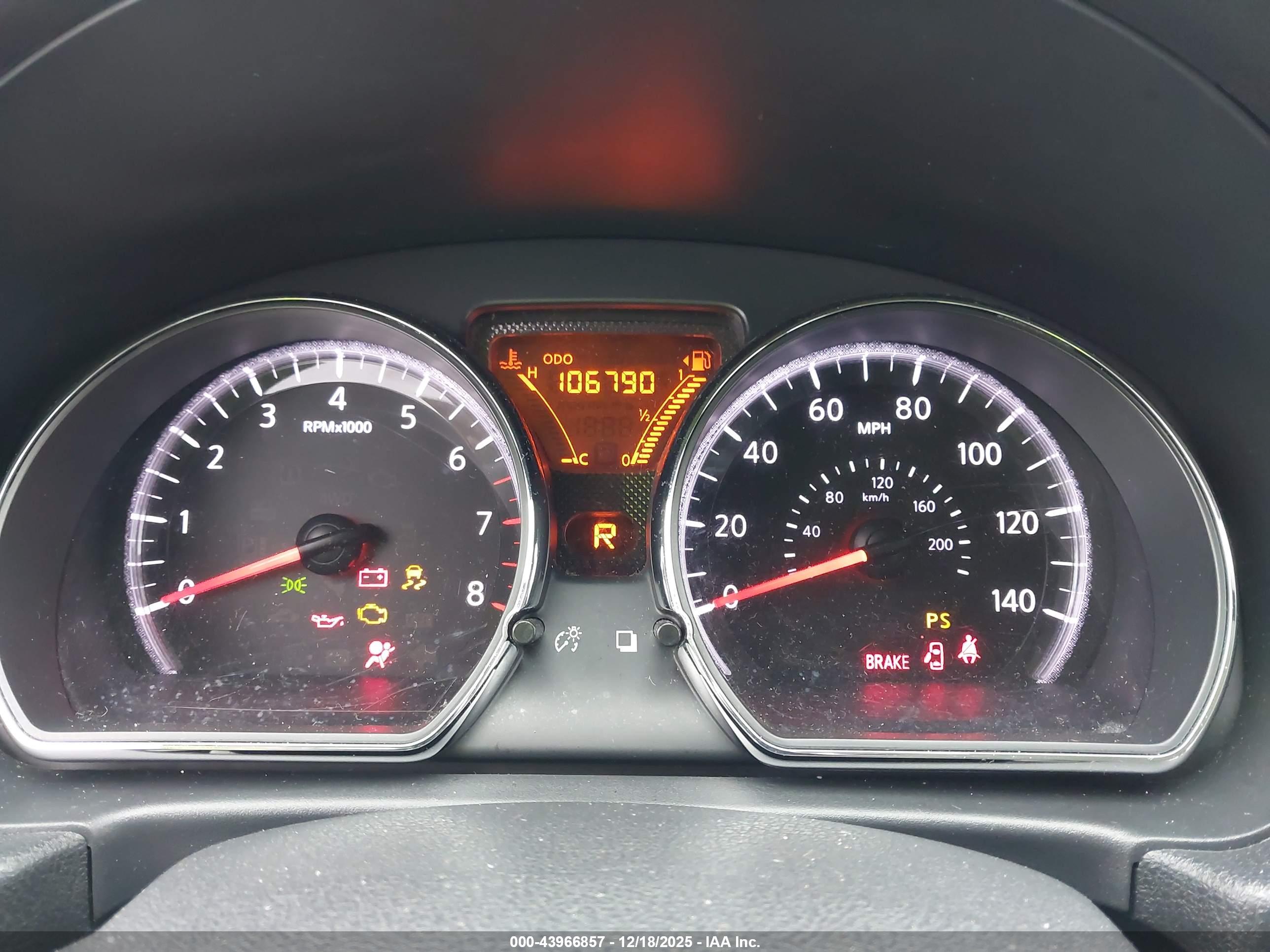 NISSAN VERSA image 7