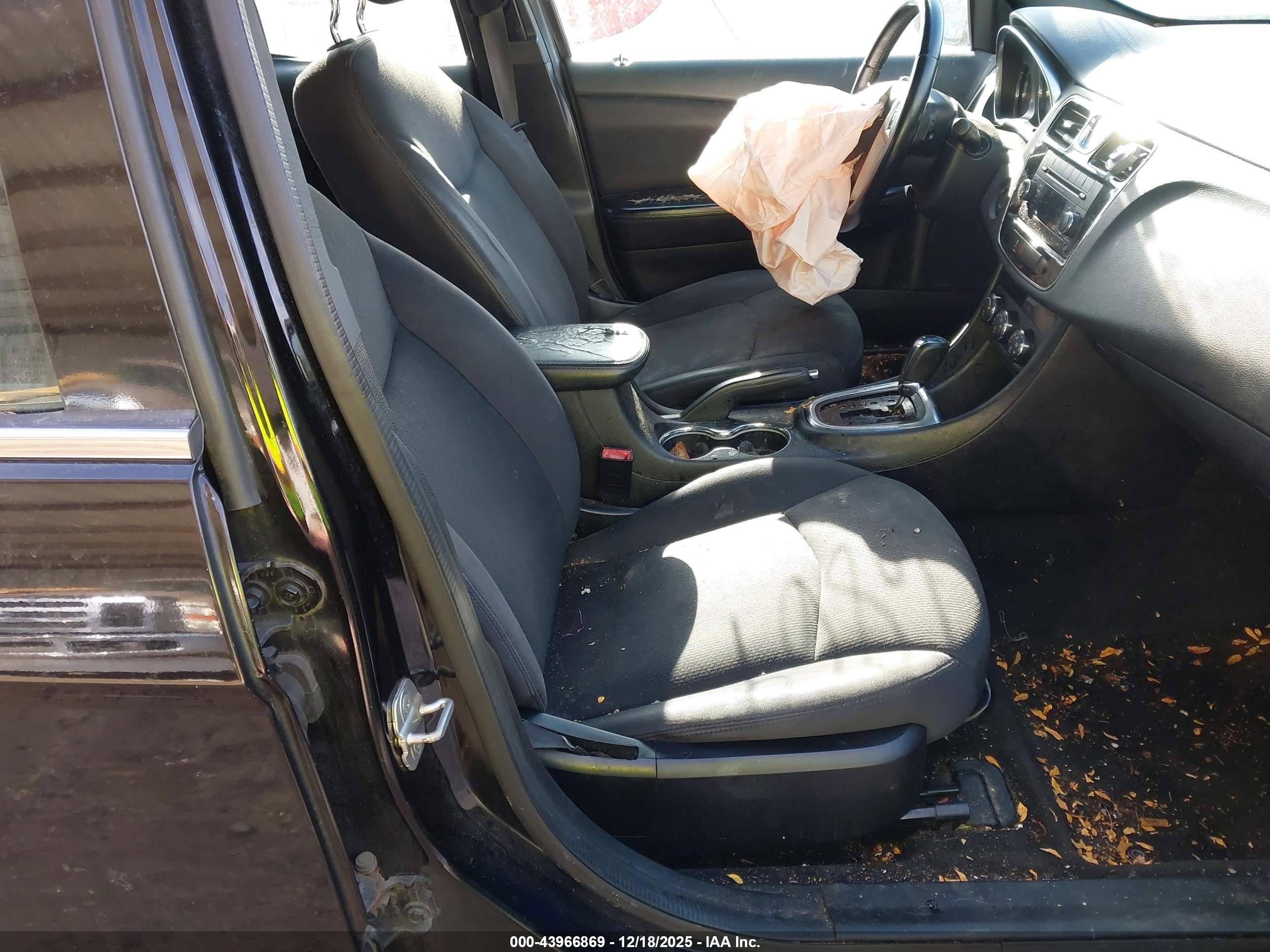 CHRYSLER 200 image 5
