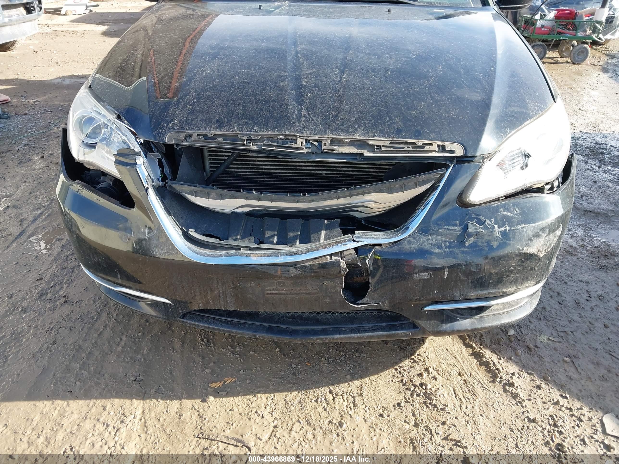 CHRYSLER 200 image 6