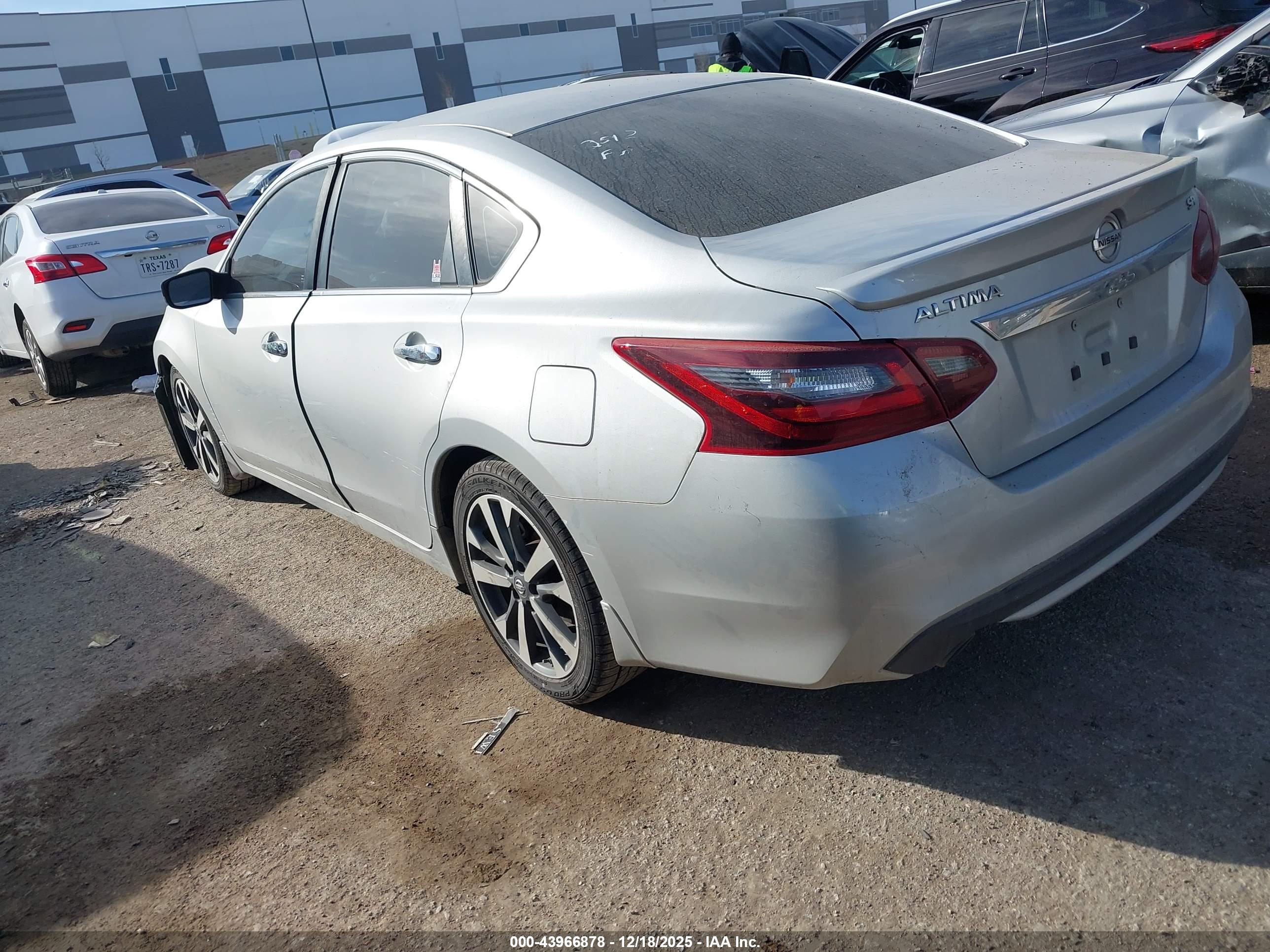 NISSAN ALTIMA image 3