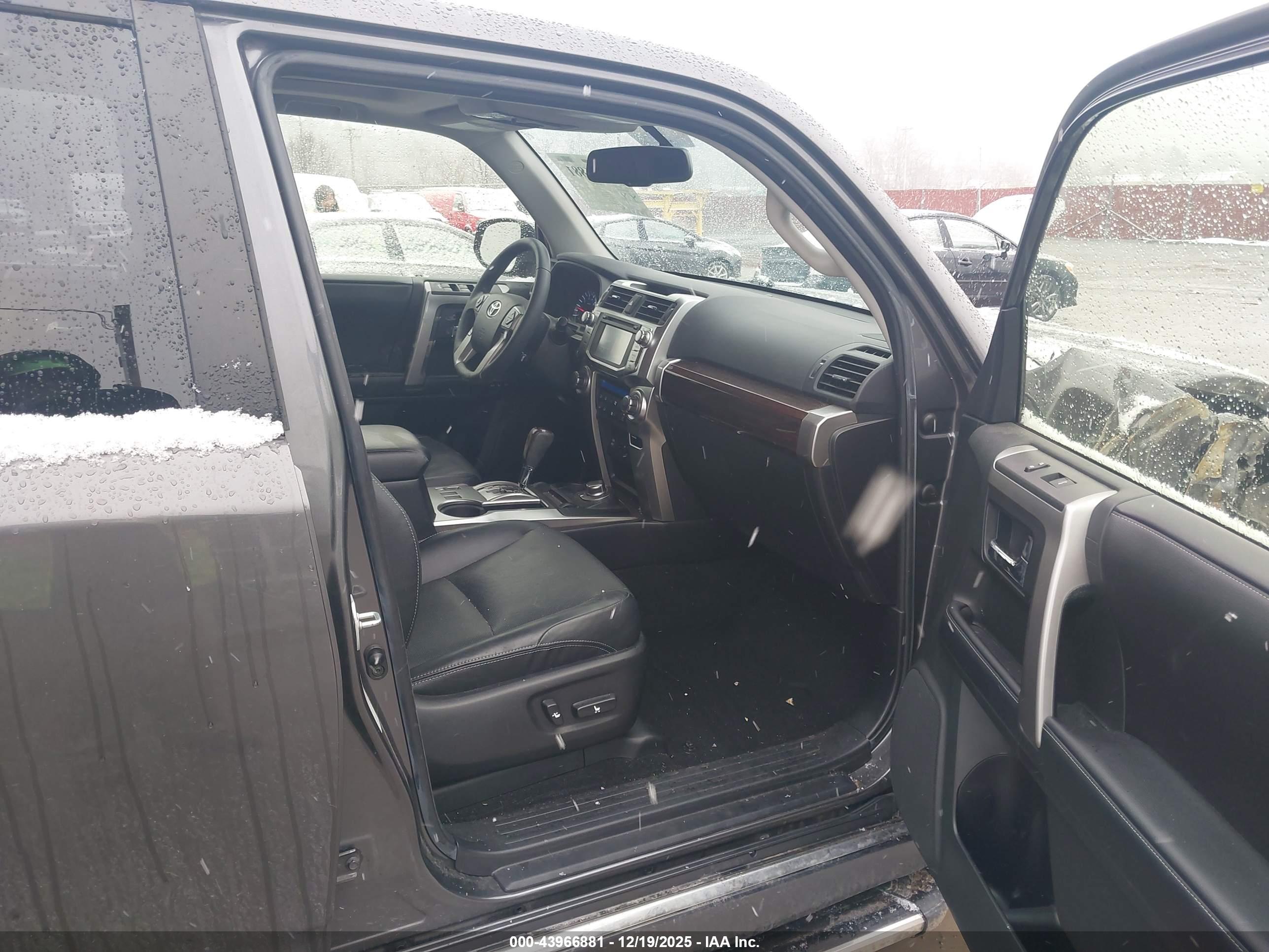 TOYOTA 4RUNNER image 5