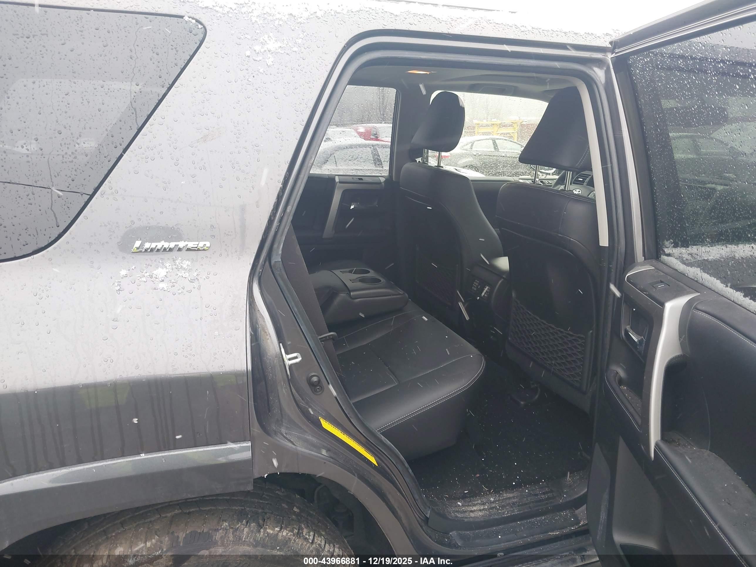 TOYOTA 4RUNNER image 8