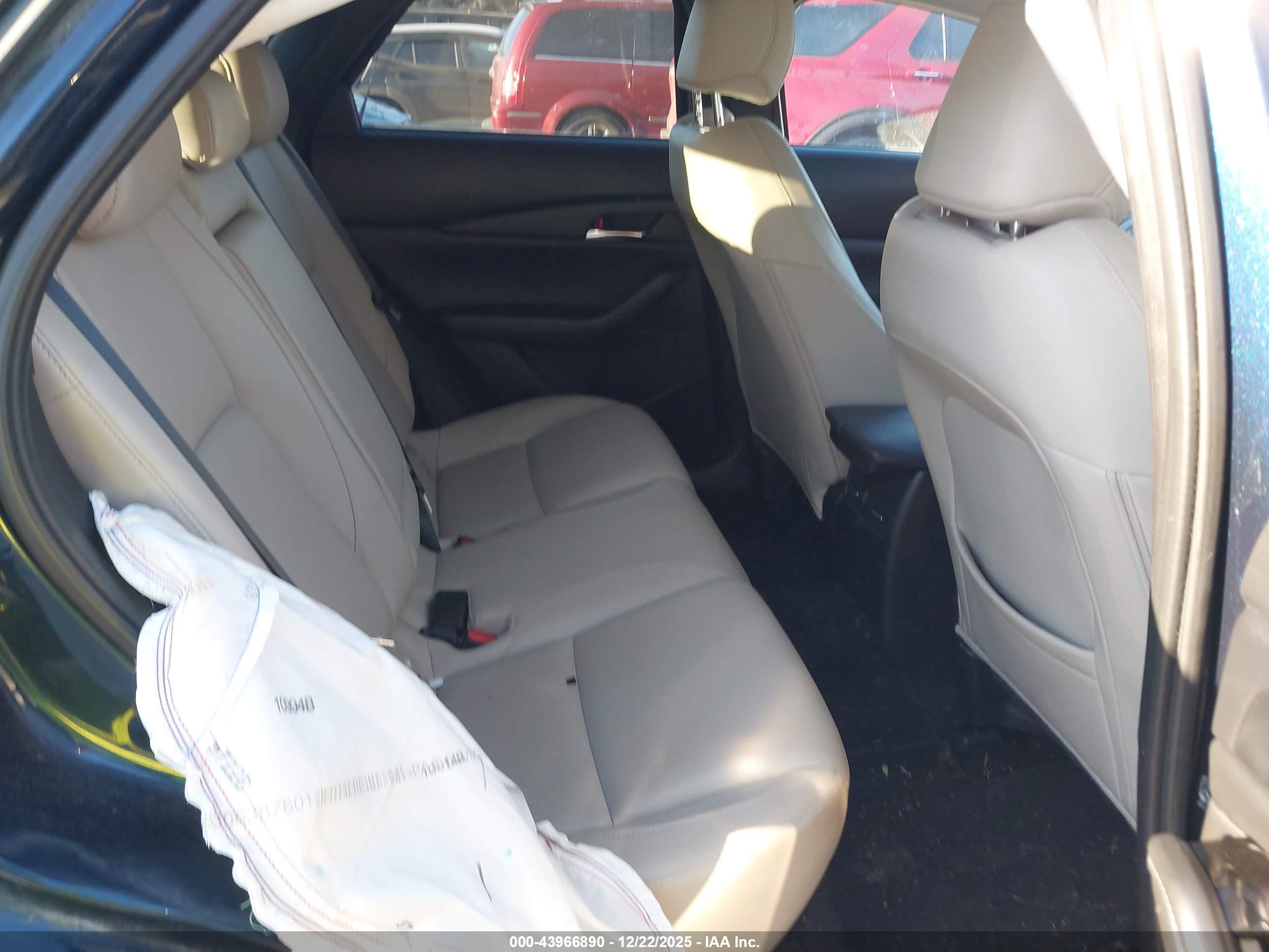 MAZDA CX-30 image 8