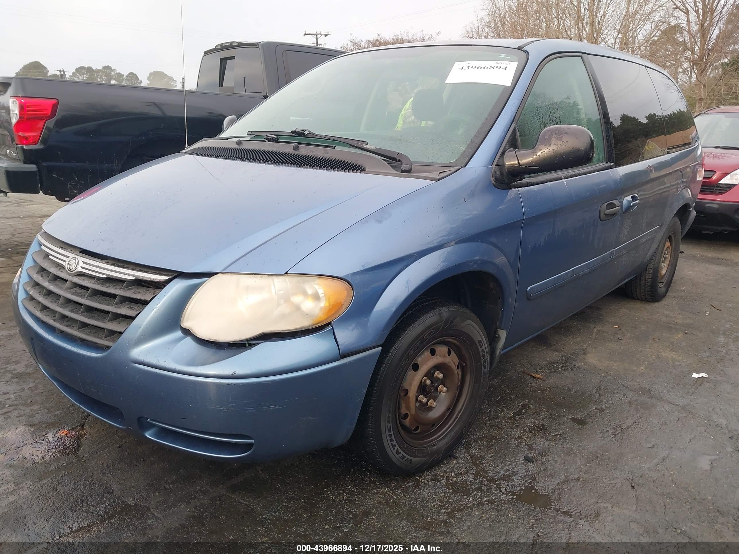 CHRYSLER TOWN image 2