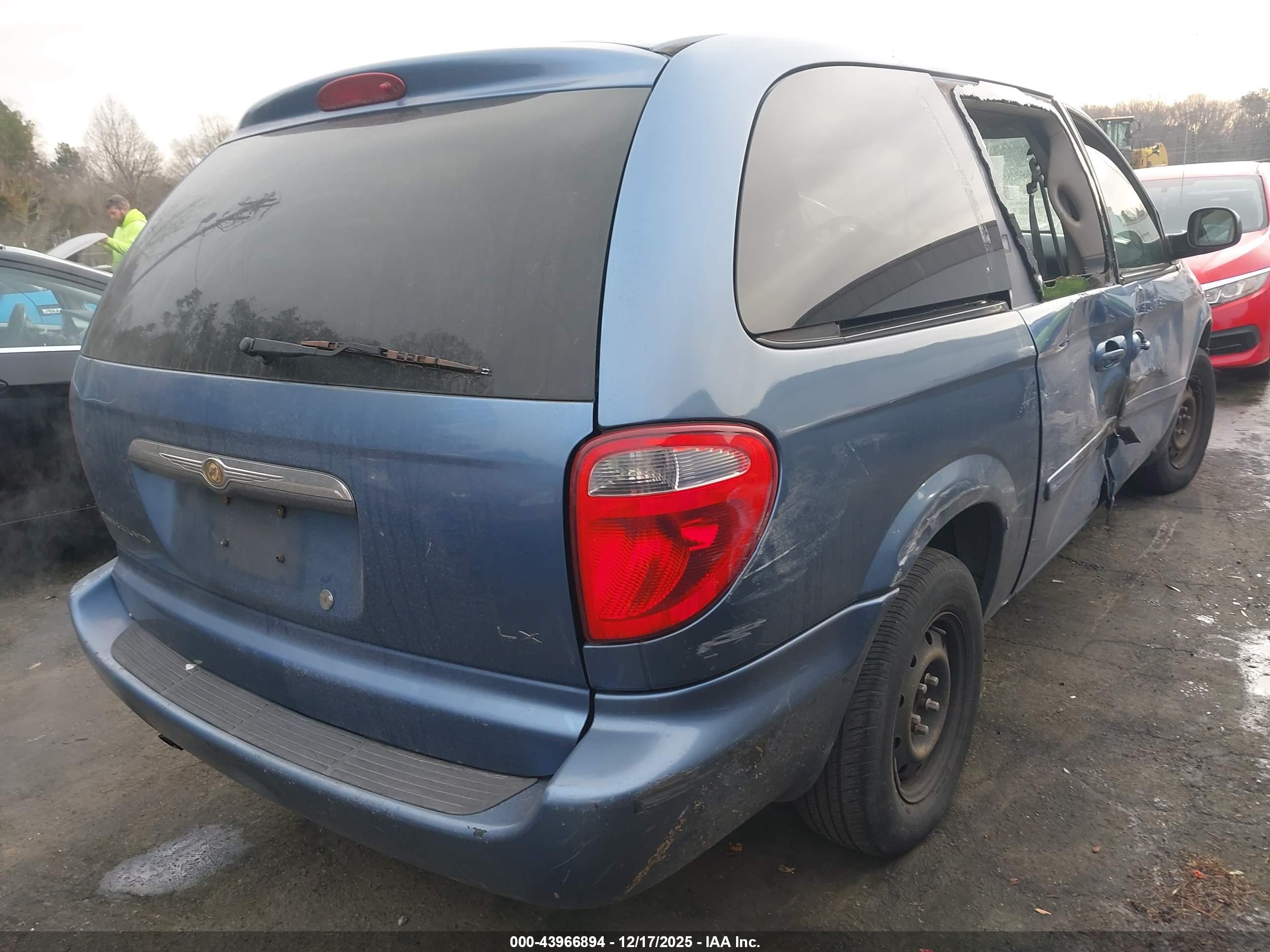 CHRYSLER TOWN image 4