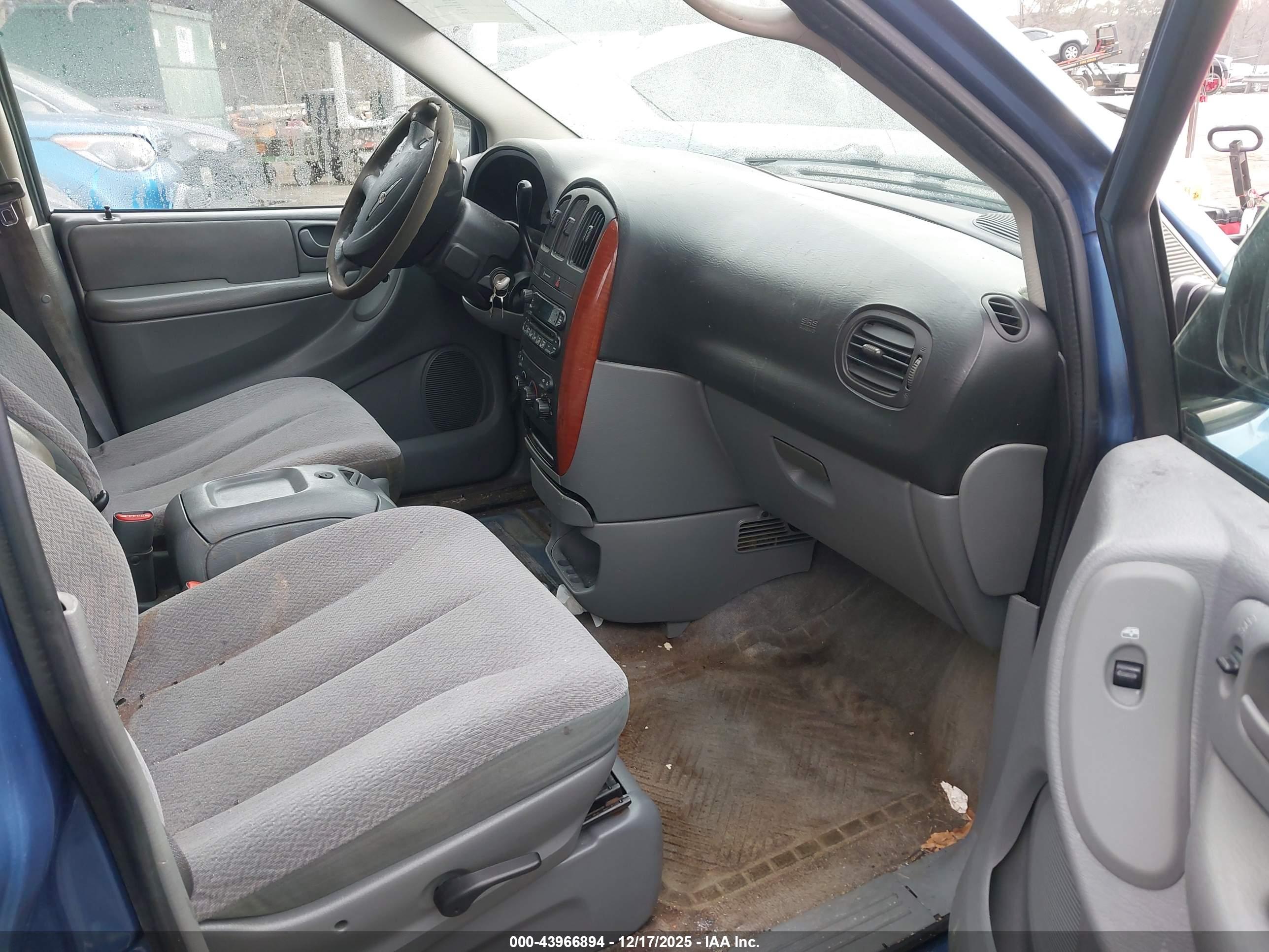 CHRYSLER TOWN image 5