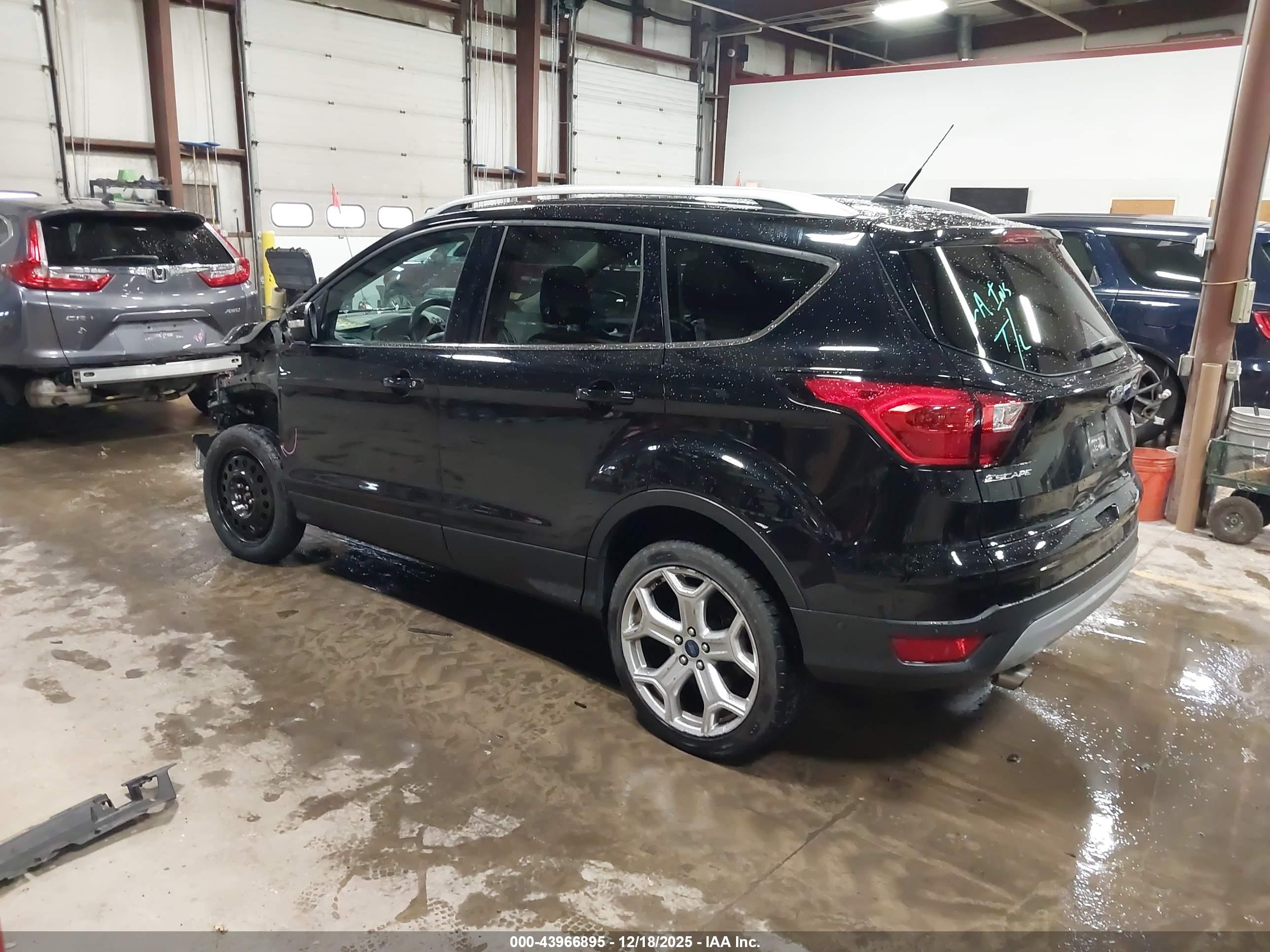 FORD ESCAPE image 3