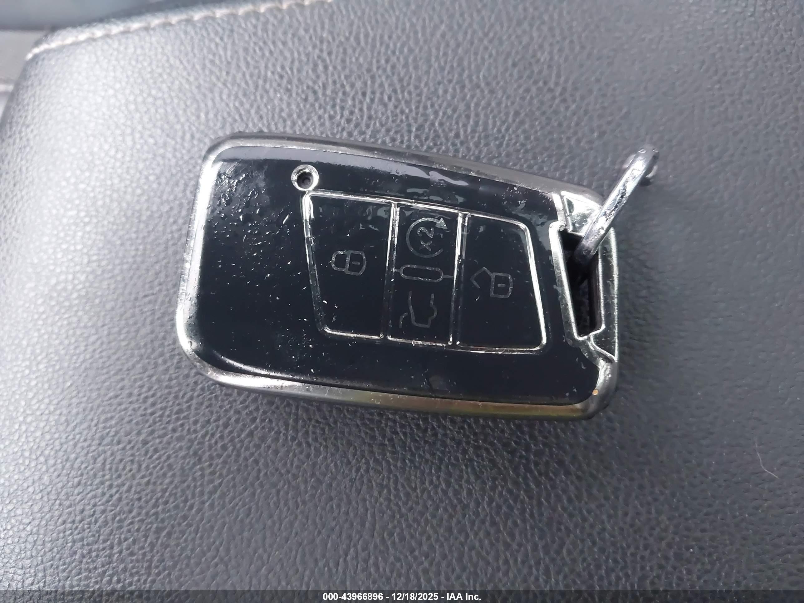 VOLKSWAGEN TAOS image 11