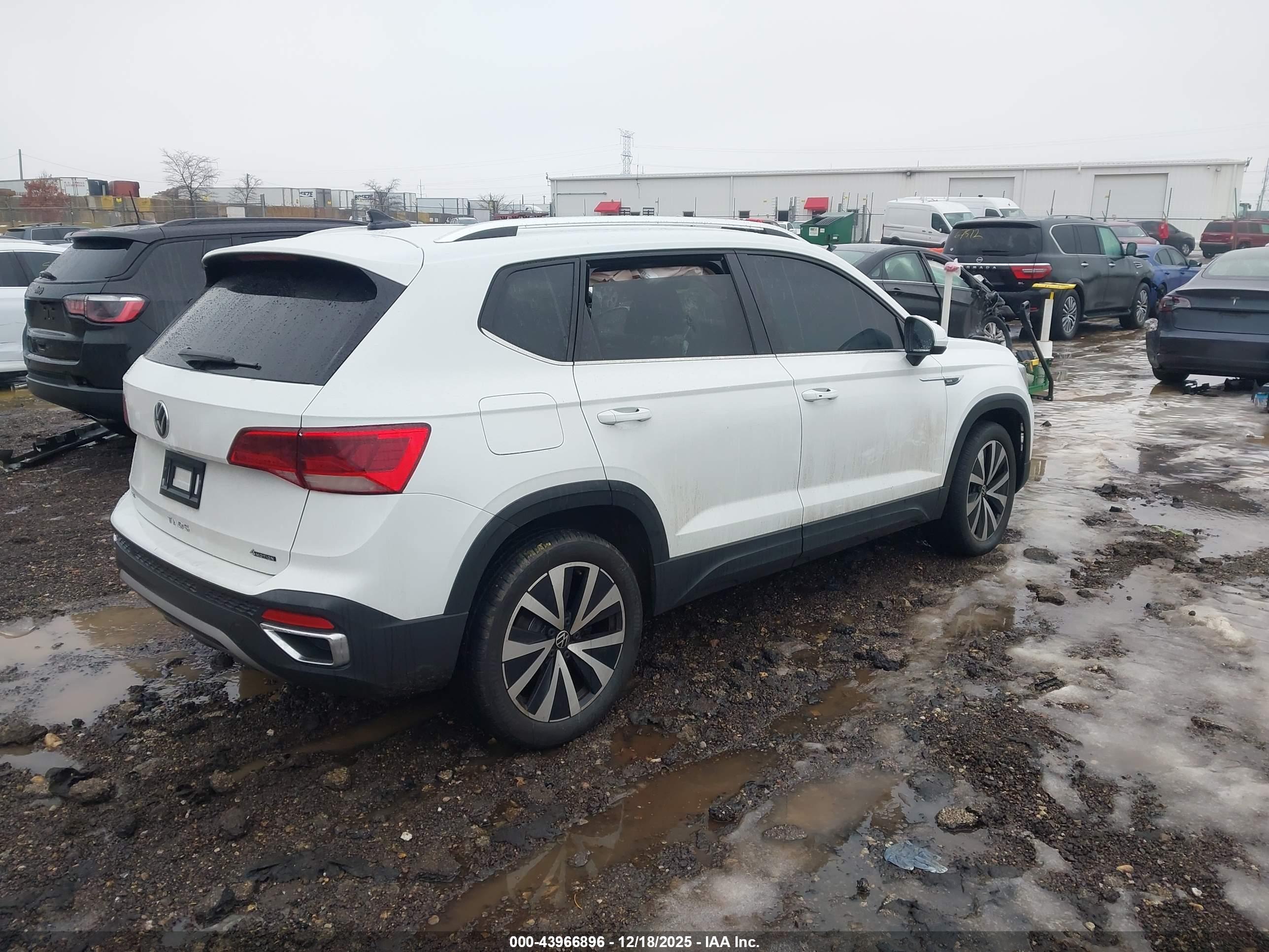 VOLKSWAGEN TAOS image 4