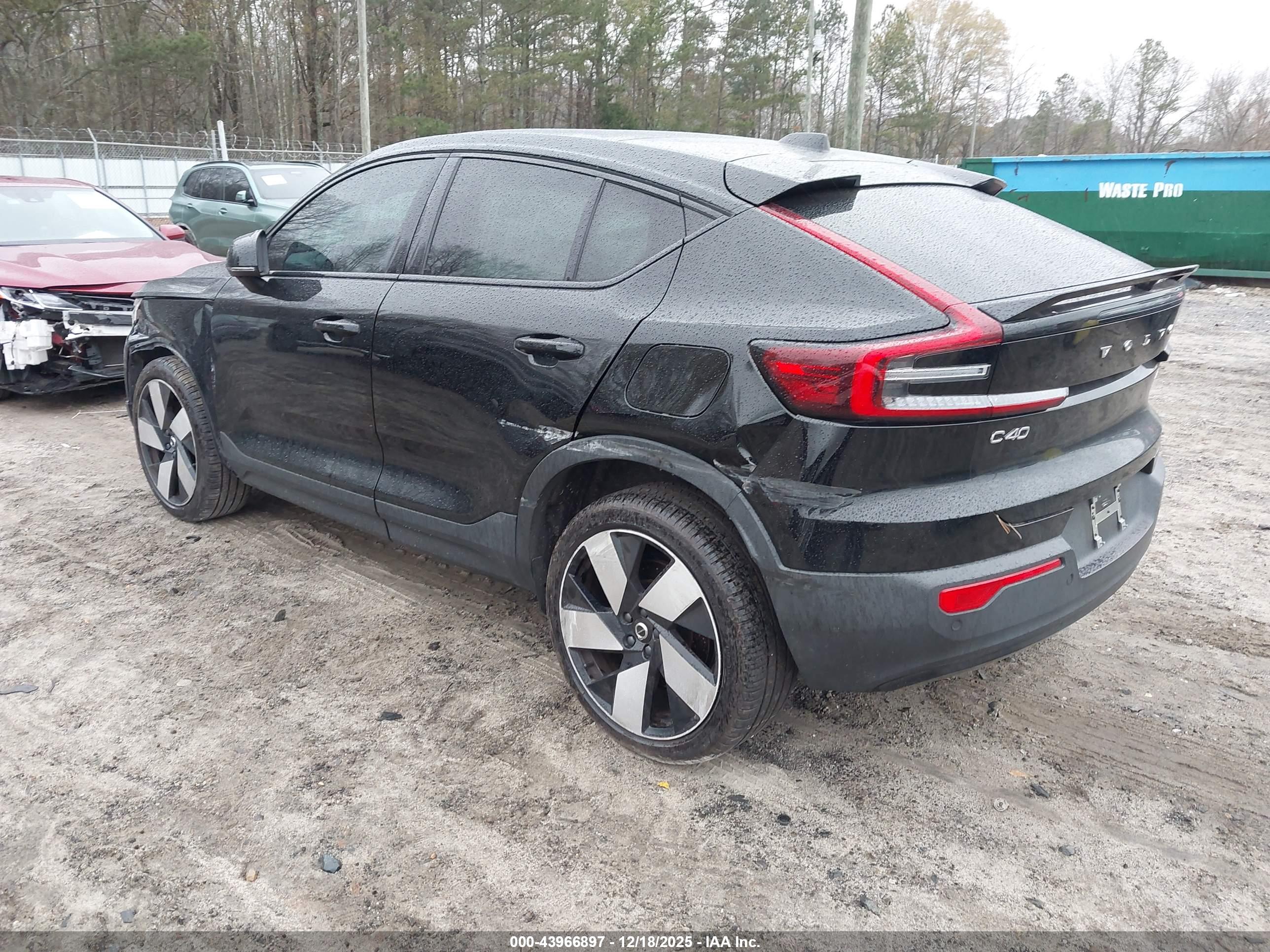 VOLVO C40 image 3