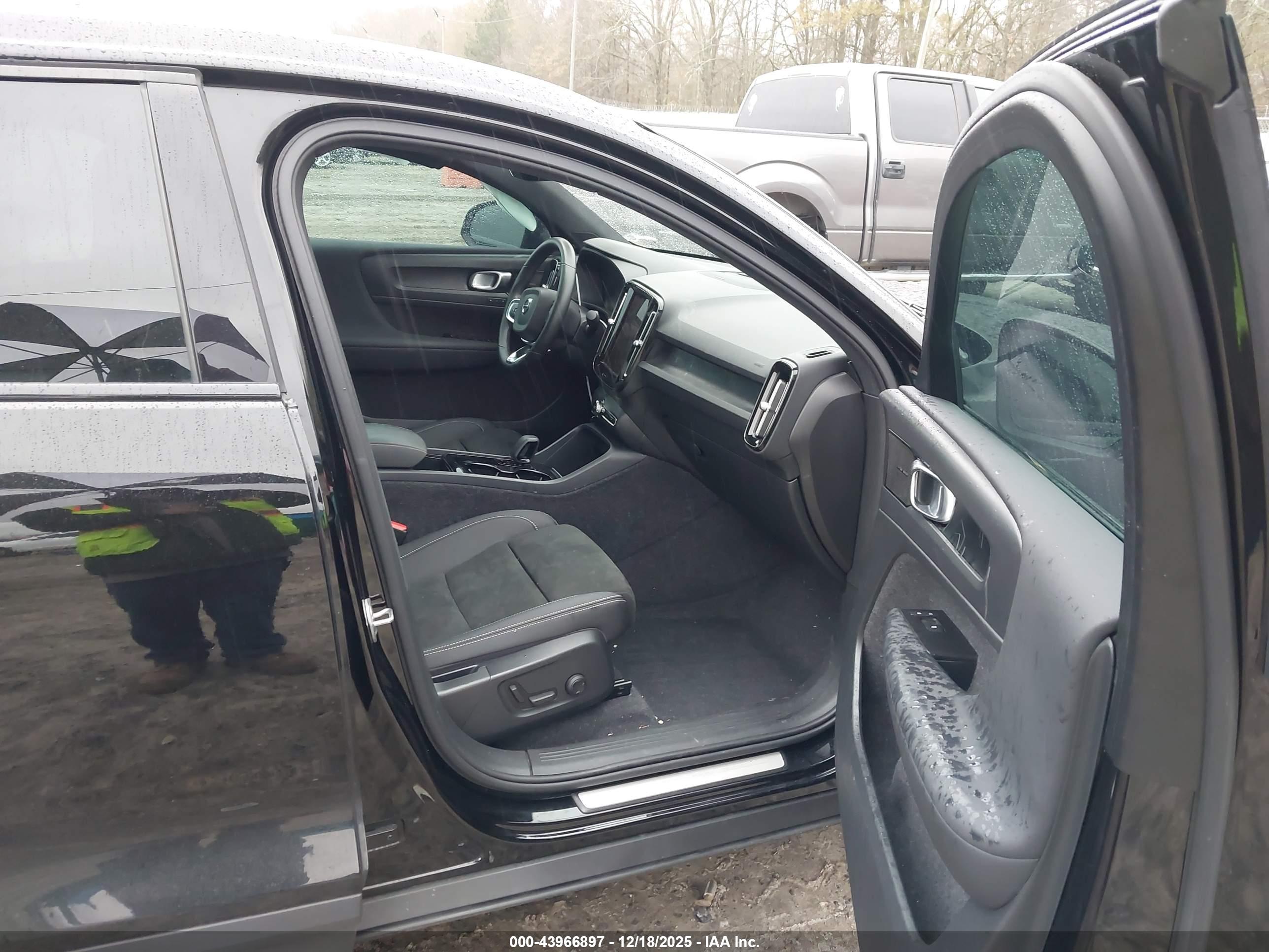 VOLVO C40 image 5
