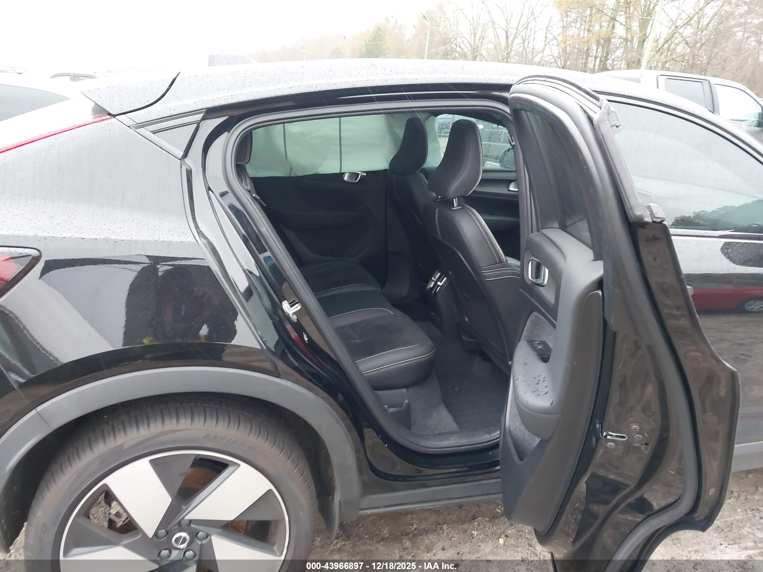 VOLVO C40 image 8