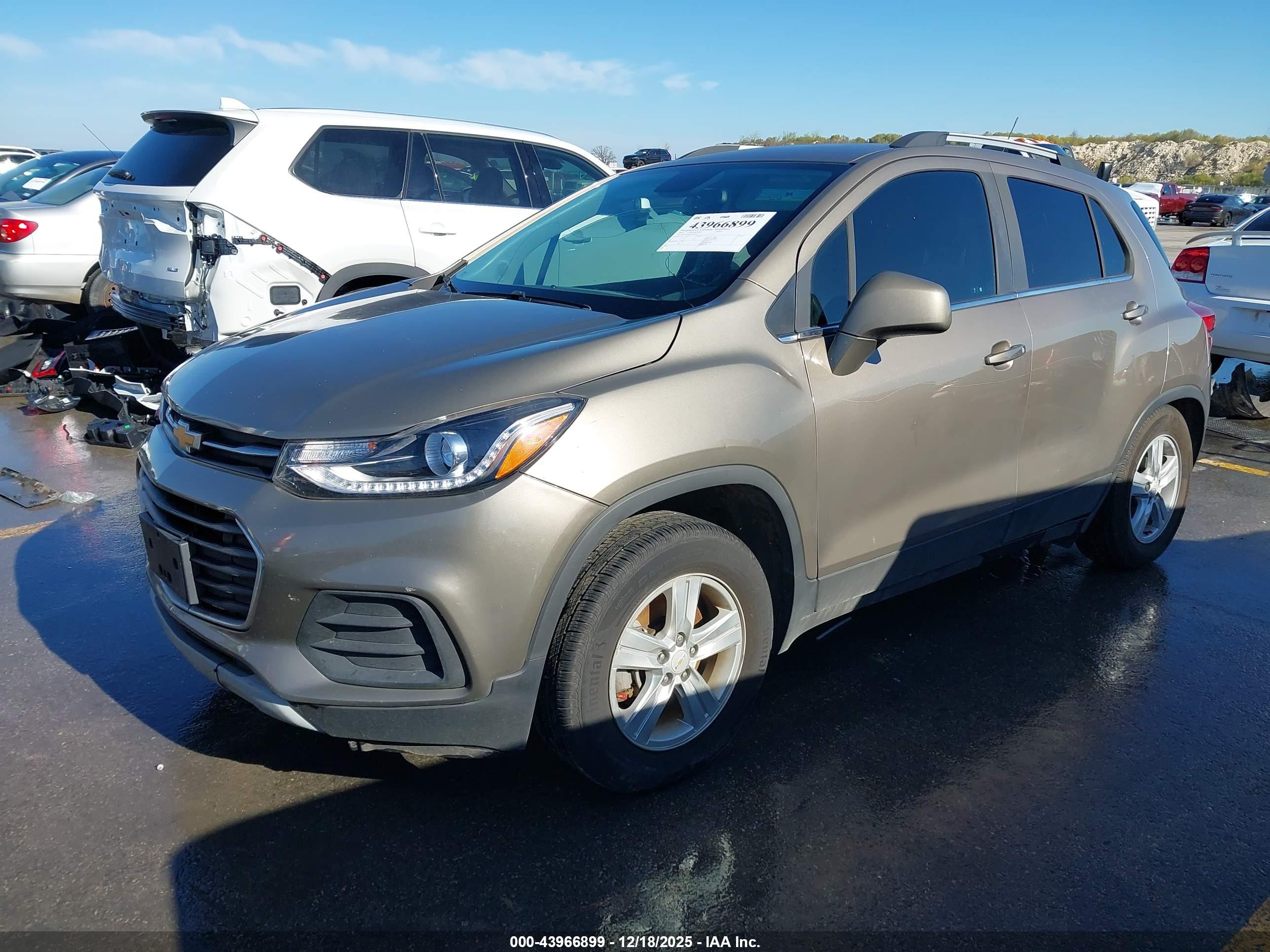 CHEVROLET TRAX image 2