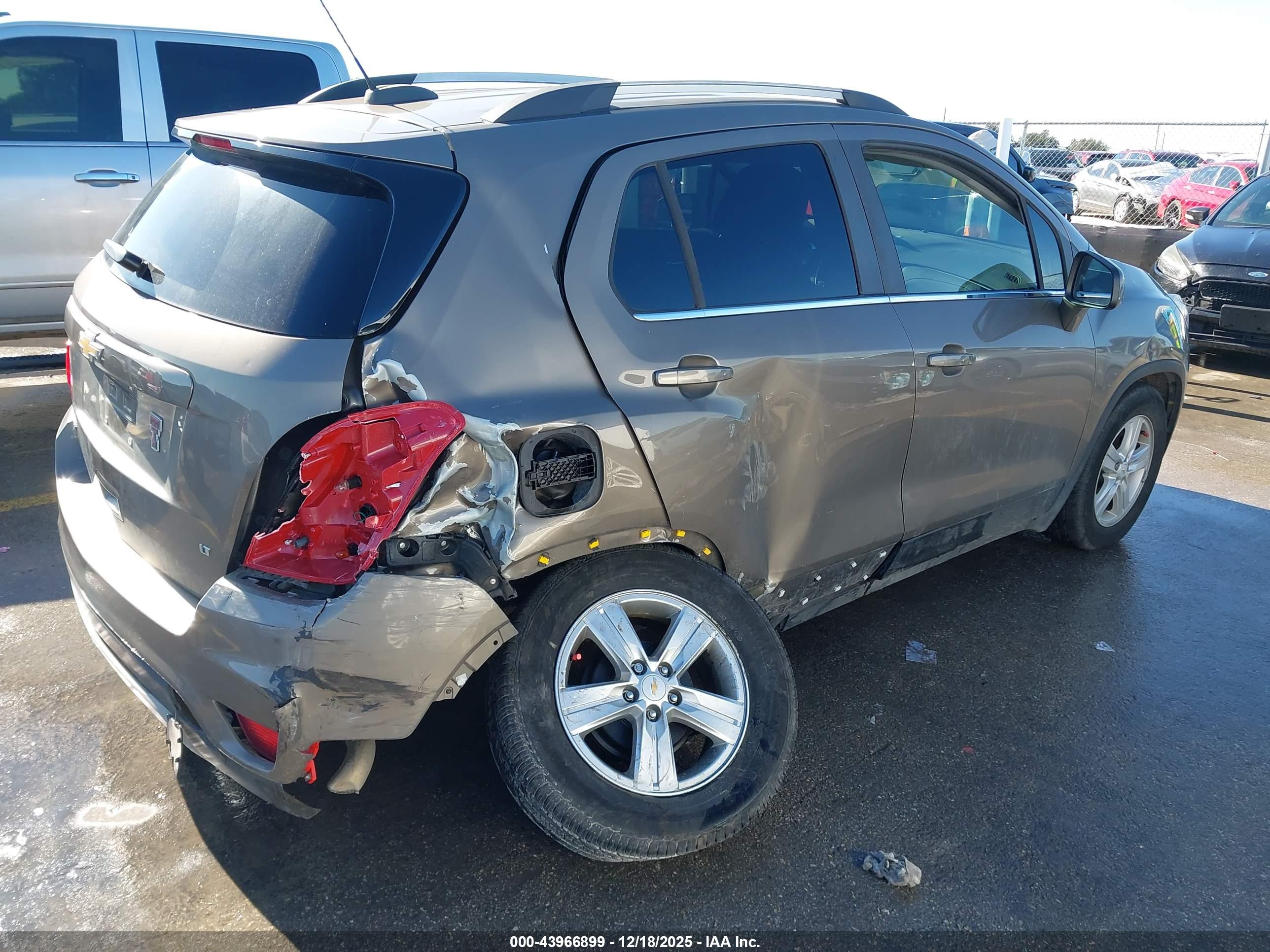 CHEVROLET TRAX image 4