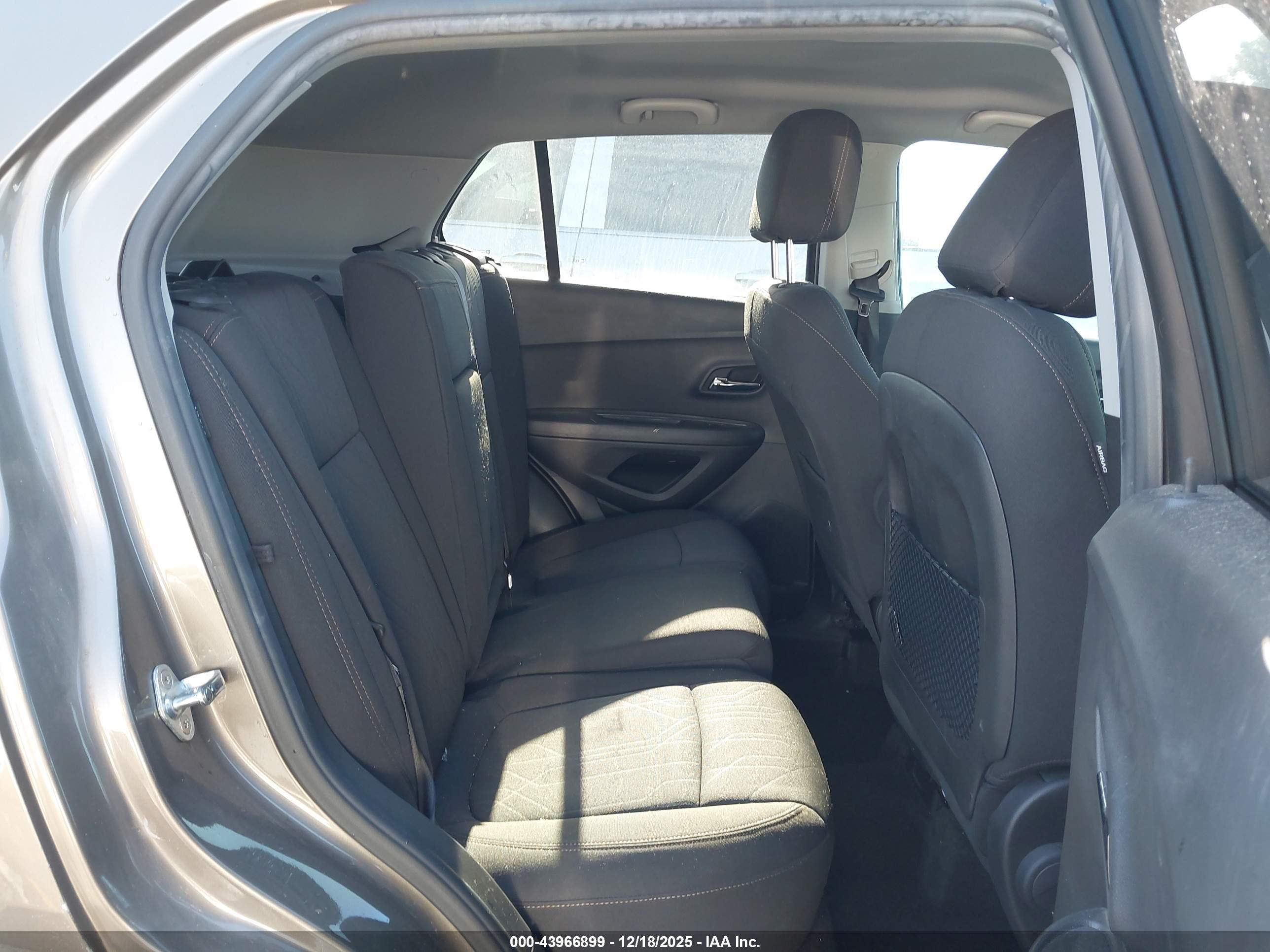 CHEVROLET TRAX image 8