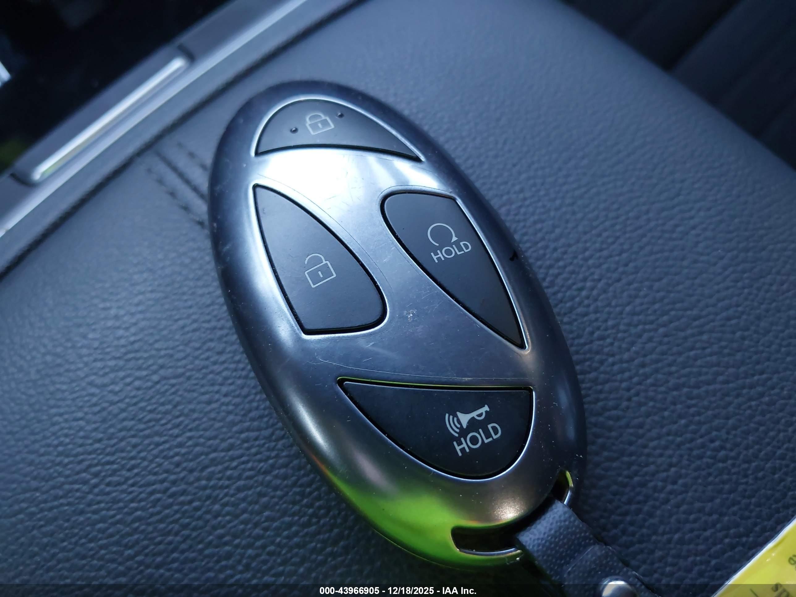 HYUNDAI SANTA image 11