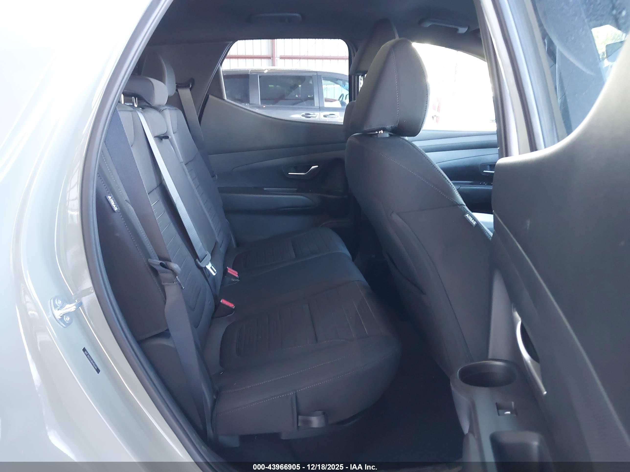 HYUNDAI SANTA image 8